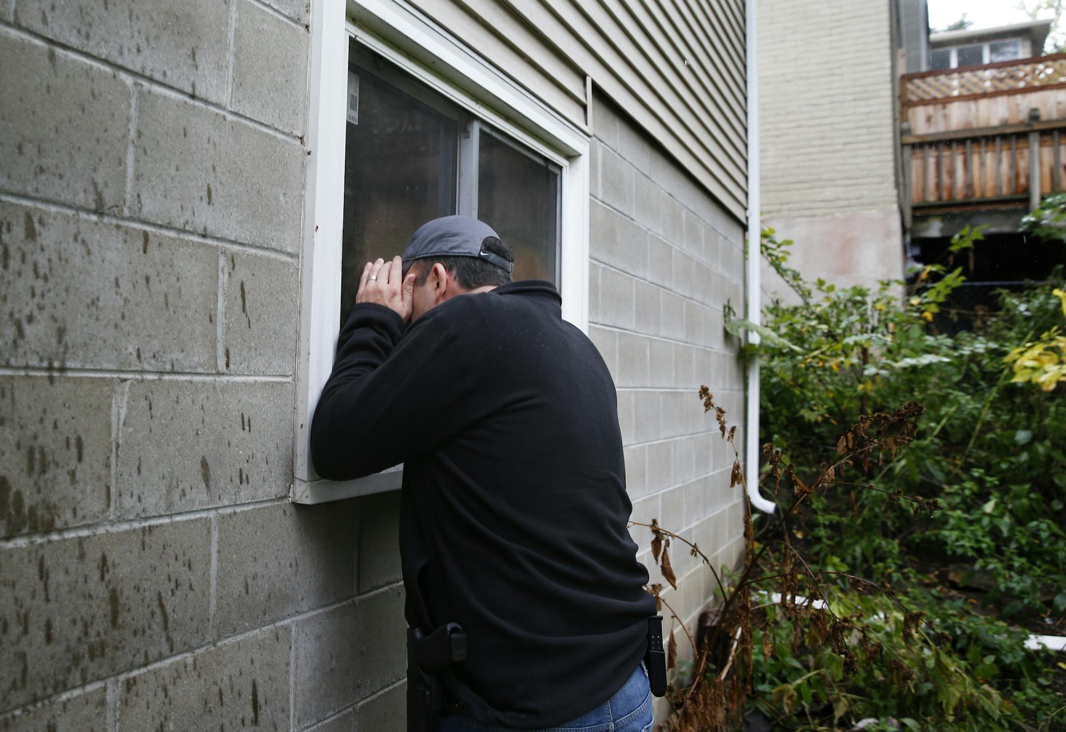 In St. Paul, gang unit officer, Matt St.Sauver, checked in on a boarded up Latin Kings safe house to see if some of the members had come back to use it.]richard tsong-taatarii/rtsongtaataarii@startribune.com