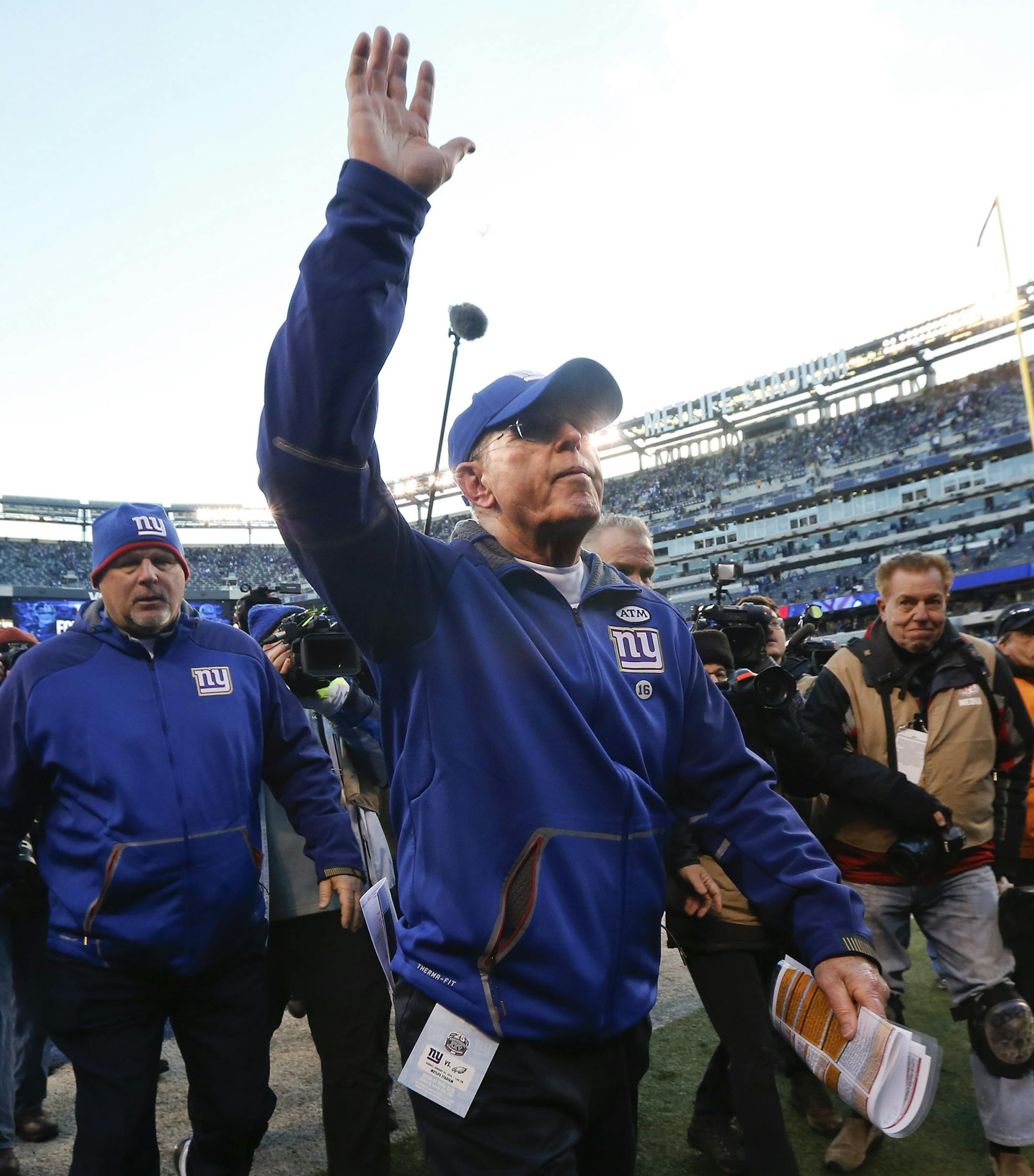 New York Giants head coach Tom Coughlin walks off the field after the Giants lost 35-30 to the Philadelphia Eagles in an NFL football game, Sunday, Jan. 3, 2016, in East Rutherford, N.J. (AP Photo/Julio Cortez)