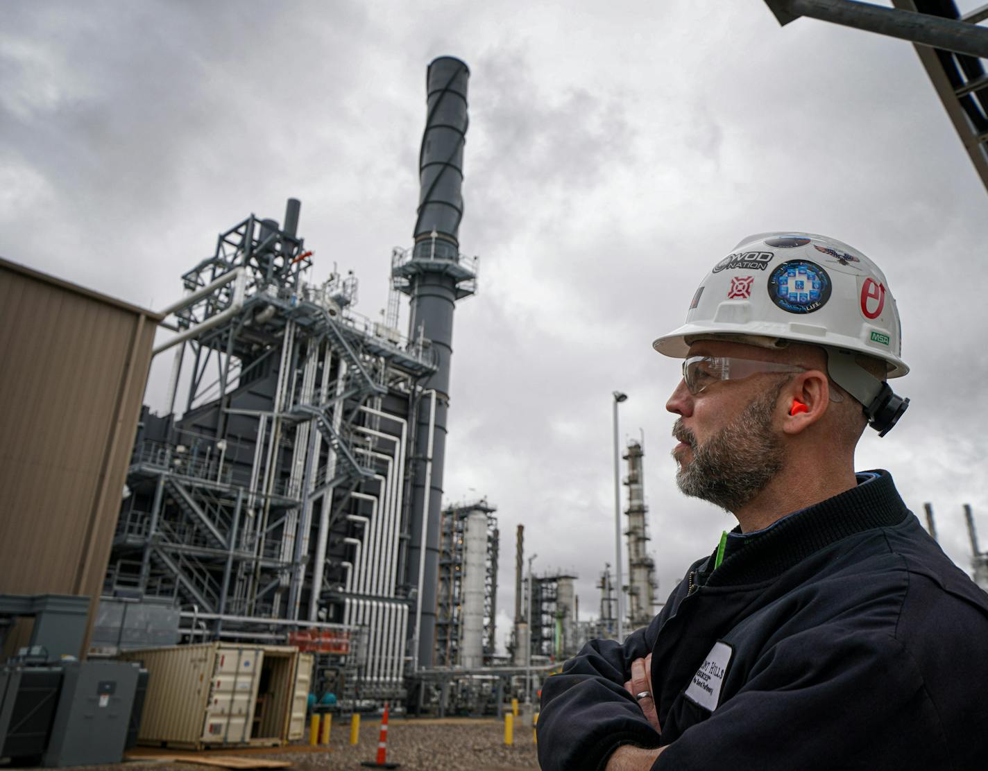 Jeremy Bertsch, engineering manager for strategic projects looked up at the new 50 megawatt power plant expected to supply up to 40 percent of the refinery's power needs. Flint Hills new 50 megawatt power plant can supply up to 40 percent of the refinery's power needs. Flint Hills in Rosemount, one of the Midwest's largest oil refineries, is finishing up on several major construction/renovation projects totaling more than $500 million. ] GLEN STUBBE &#x2022; glen.stubbe@startribune.com Thursday,