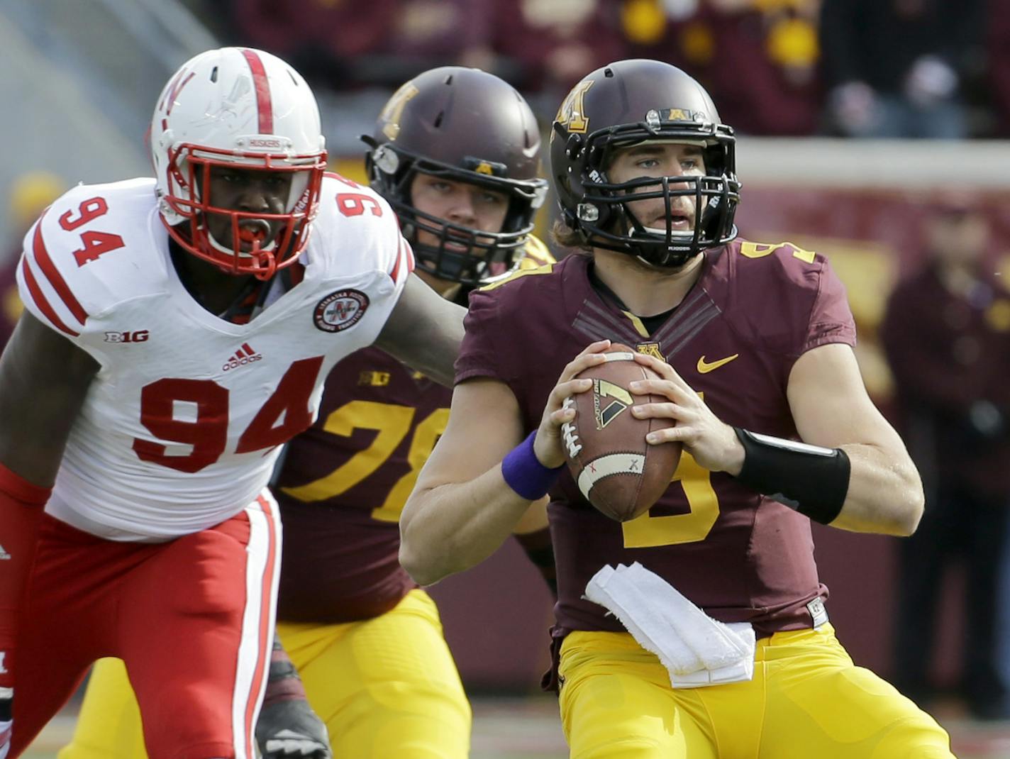 Minnesota quarterback Philip Nelson (9)