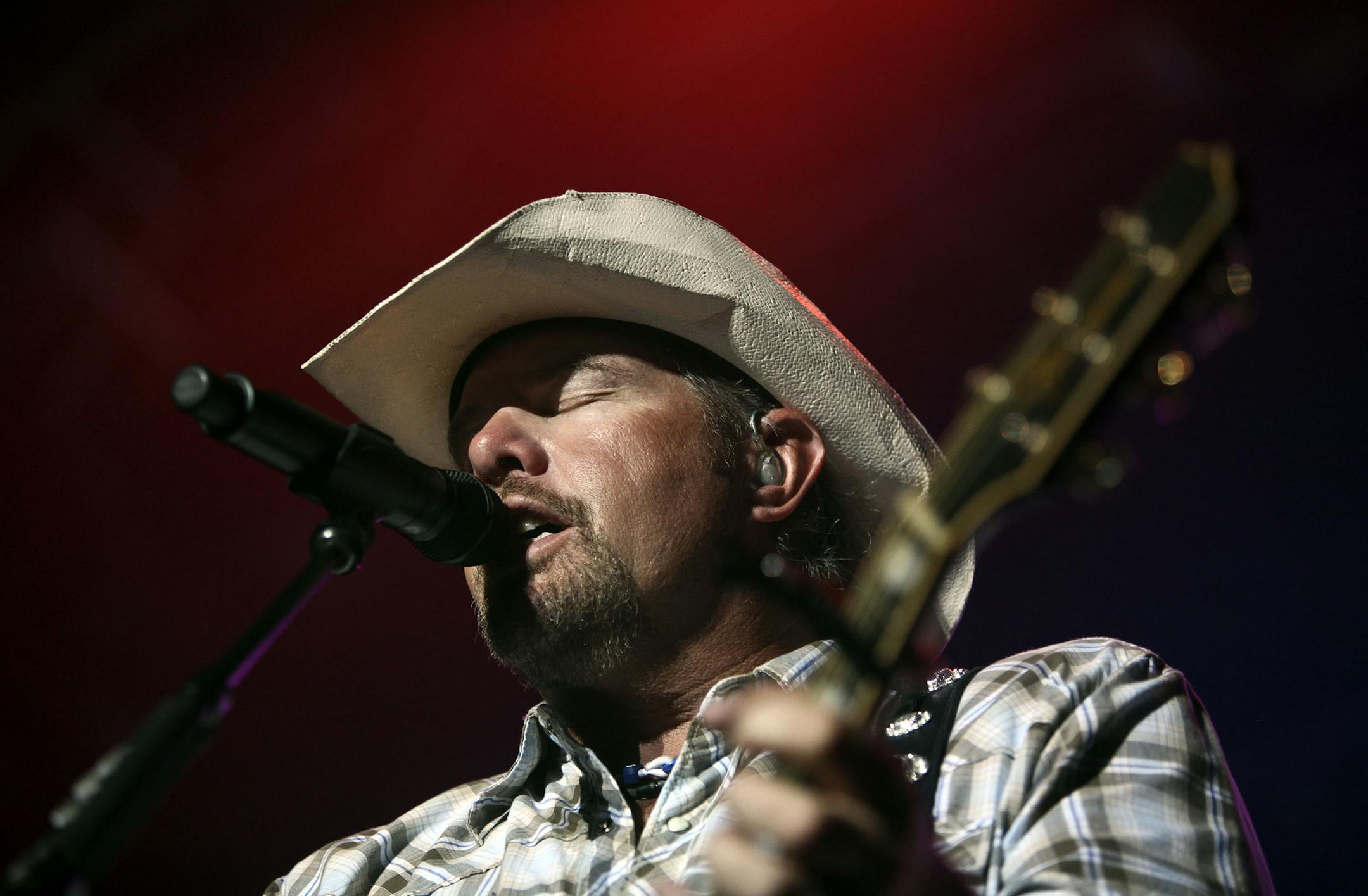 Toby Keith performed at the State Fair Grandstand in Falcon Heights, Minn., Wednesday, August 31, 2011. ] (KYNDELL HARKNESS/STAR TRIBUNE) kyndell.harkness@startribune.com