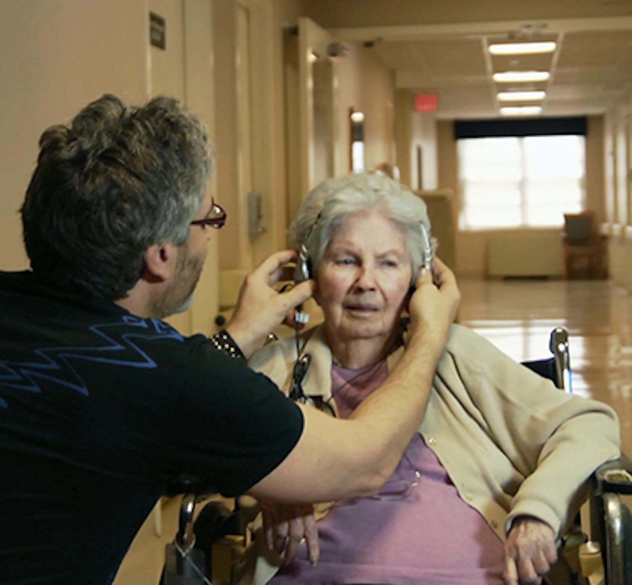 Bond 360 Scene from the film "Alive Inside."