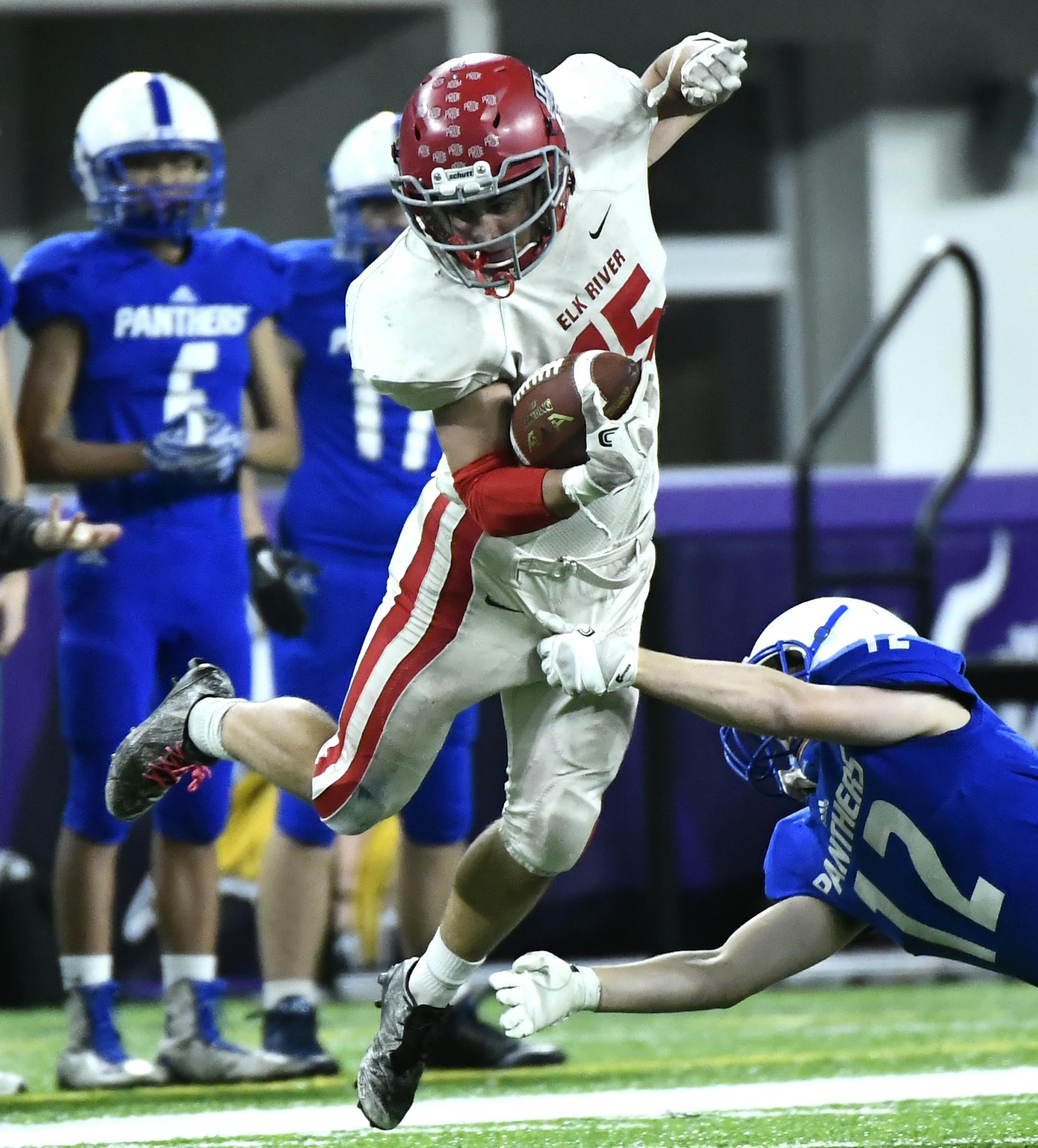 Elk River running back Sam Gibas (15) broke through a tackle attempt by Spring Lake Park defensive back Sam Fritz (12) in the second quarter. ] (AARON LAVINSKY/STAR TRIBUNE) aaron.lavinsky@startribune.com Spring Lake Park played Elk River in the Class 5A Championship Game of the Prep Bowl on Saturday, Nov. 26, 2016 at US Bank Stadium in Minneapolis, Minn.