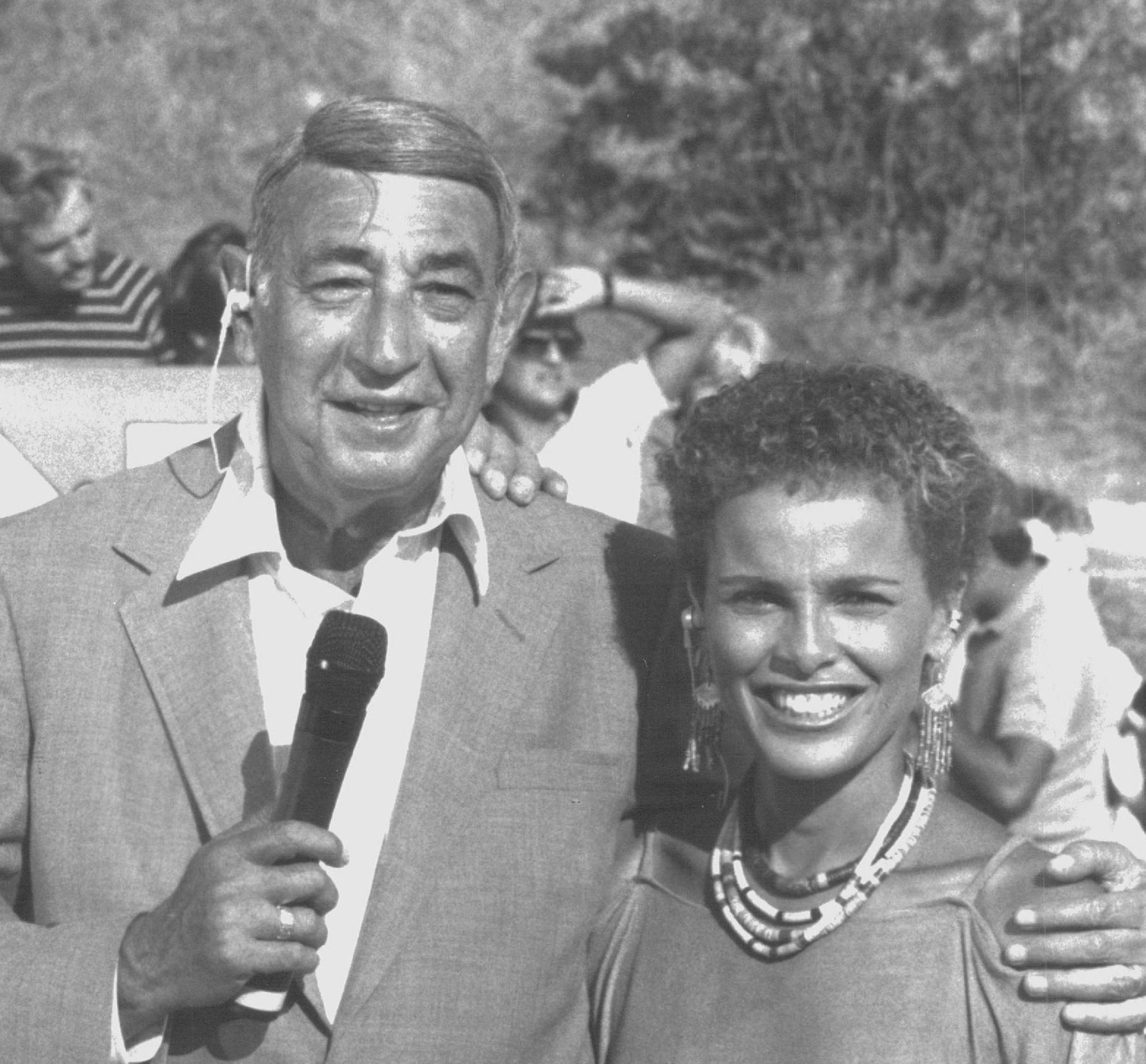November 27, 1984 ABC's Howard Cosell will be joined by co-host Shari Belafonte-Harper of the hit series "Hotel," for ABC's "Battle of the Network Stars," Thursday, Dec. 20 (8:00-10:00 p.m., EST), on the ABC Television Network. They'll report all the action from Pepperdine University in Malibu, California, as popular stars from ABC, CBS and NBC entertainment shows clash in exciting head-to-head competition in this 17th edition of the program. ABC