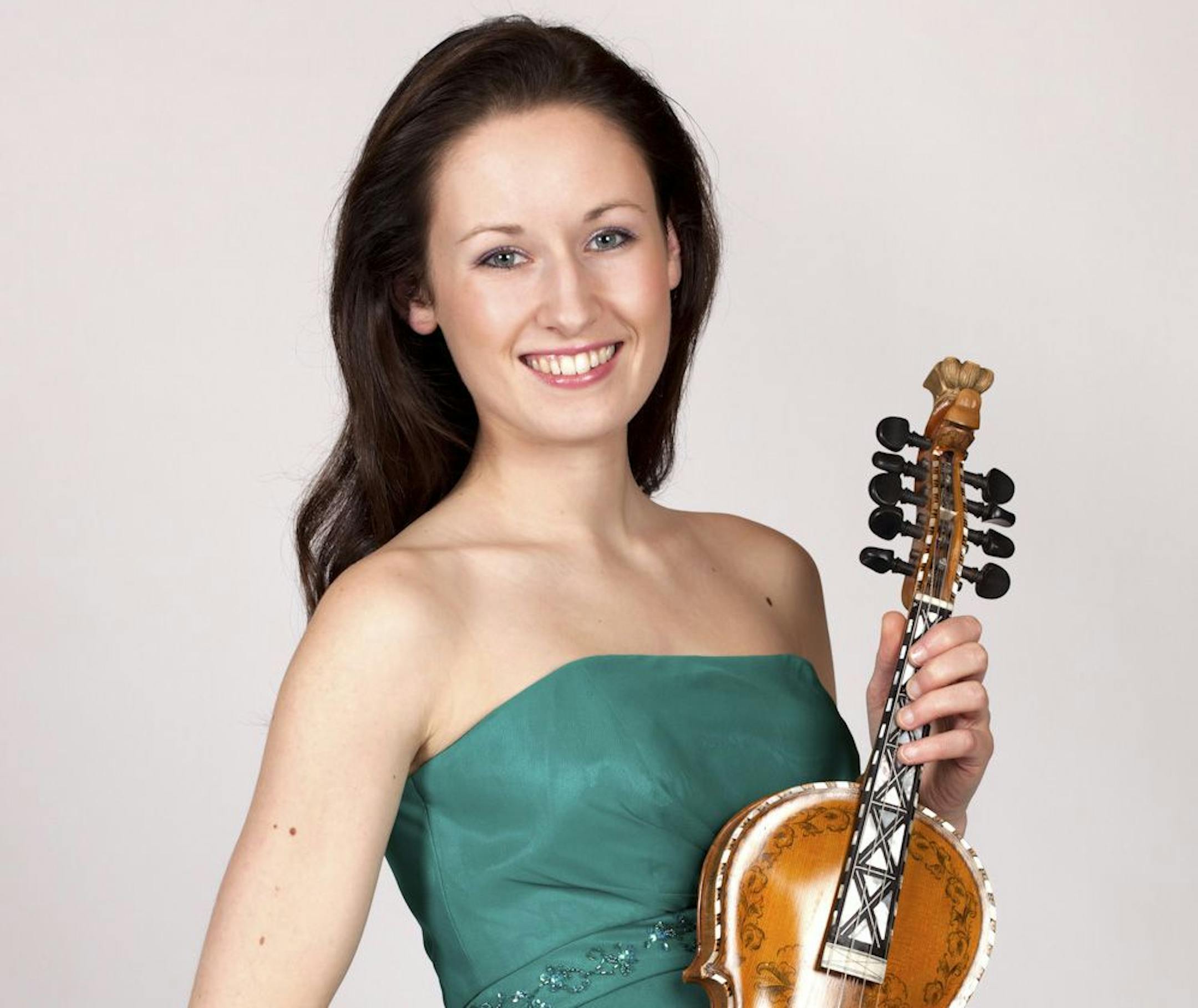Violinist Ragnhild Hemsing will perform a Norwegian folk fiddle concerto Friday.