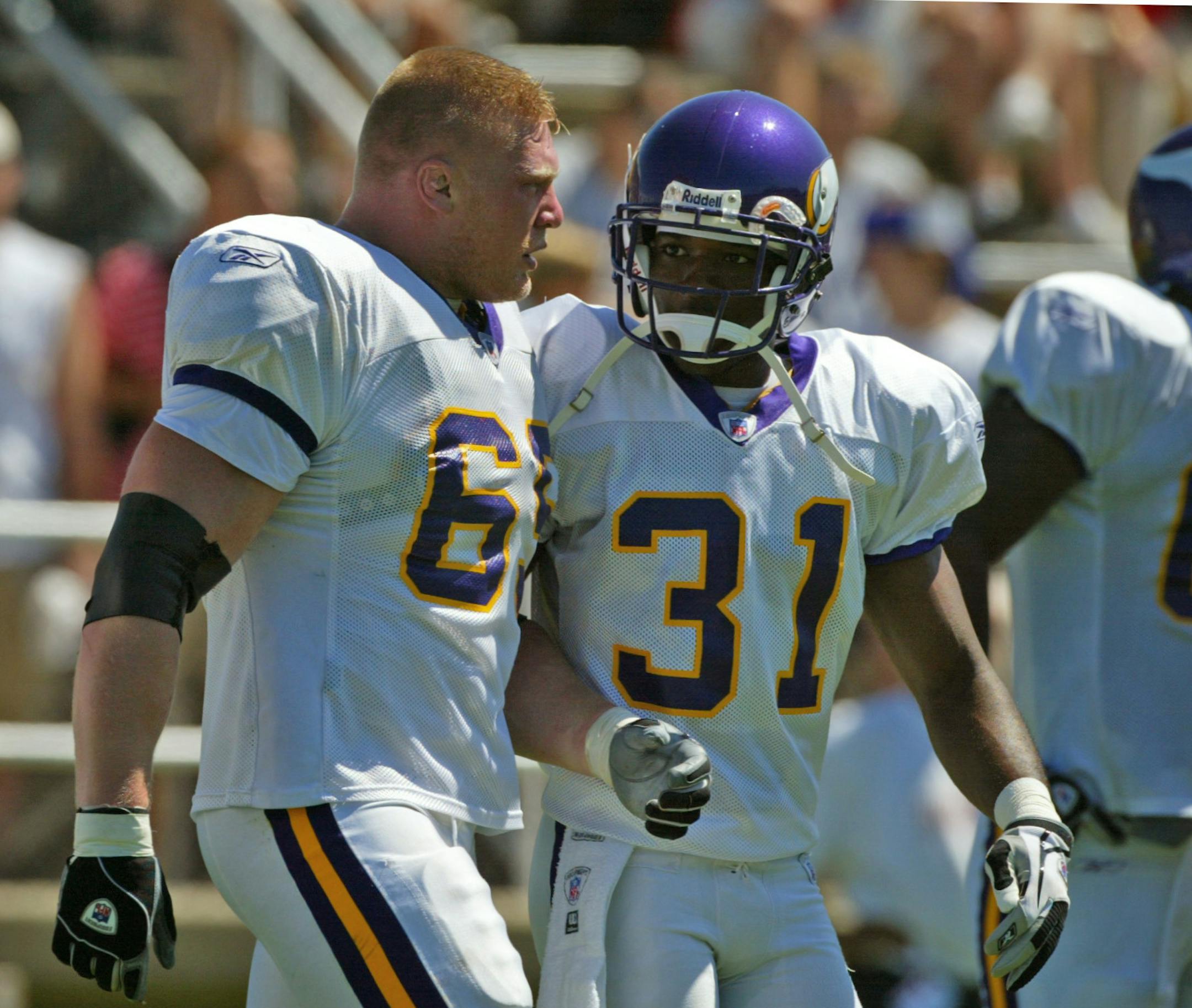 Among the first to offer congratulations to Brock Lesnar following a practice scuffle in 2004 was Rushen Jones (31). A hard hit by Jones at a Chiefs/Vikings training camp scrimmage the previous year was the source of bad blood between the teams.
