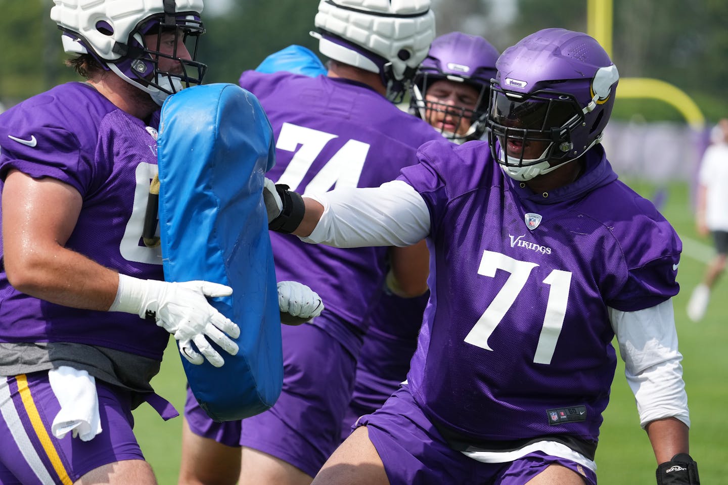 Christian Darrisaw, From His Spot At Tackle, Embraces Mentoring Vikings ...