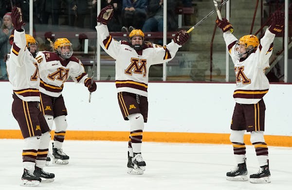 Minnesota Golden Gophers players celebrated on the ice after forward Sarah Potomak (26) scored in the first period. ] ANTHONY SOUFFLE &#x2022; anthony