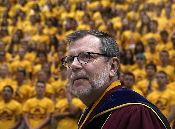 U President Eric Kaler entered a sea of maroon and gold last week at Mariucci Arena to welcome 5,000 incoming freshmen.
