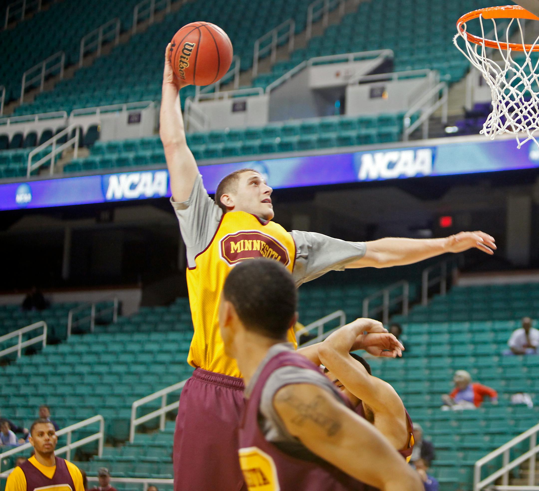 Richard Tsong-Taatarii/rtsong-taatarii@startribune.com Greensboro, North Carolina: At the Coliseum, Jamal Abu-Shamala practiced his dunking skills during a short practice in the evening.