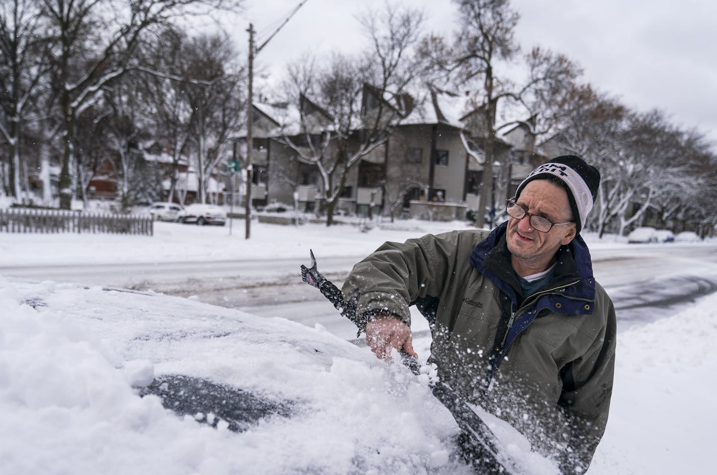 Patrick Costanzo of St. Paul brushed snow off a friend's car on Selby Avenue in St. Paul. "I'm used to it," Costanzo said of the snow. "You never know what Minnesota will give you." ] LEILA NAVIDI &#x2022; leila.navidi@startribune.com BACKGROUND INFORMATION: The aftermath of a snowstorm in St. Paul on Wednesday, November 27, 2019. The largest November snowstorm in nine years socked the Twin Cities and much of southern and central Minnesota with heavy wet snow overnight Tuesday and into Wednesday