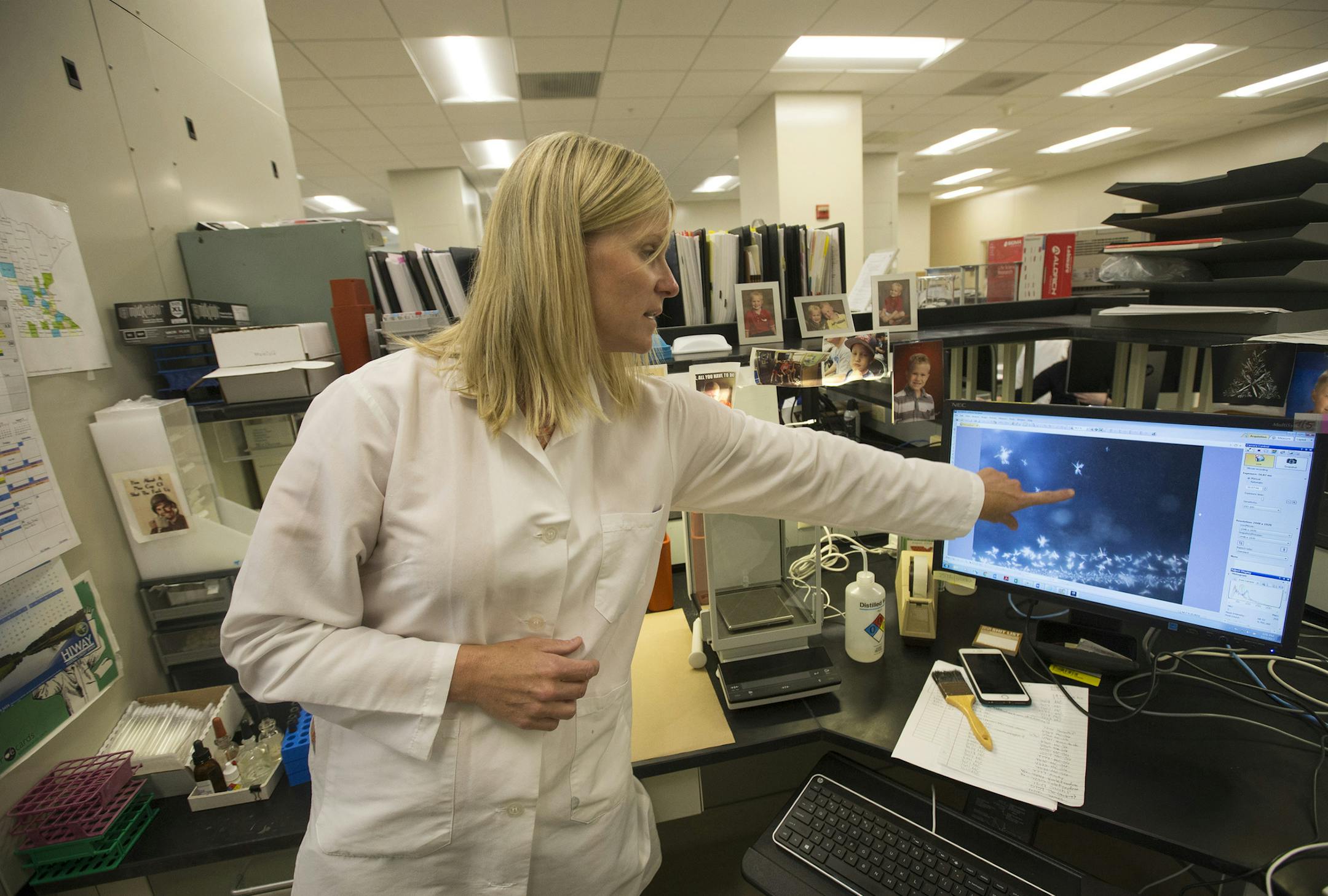 Rebecca Willis a forensic scientist pointed out the shape of cocaine when it is viewed through a microscope at the BCA offices July 13 2017 St. Paul, MN. Hennepin County is the first county to use microcrystalline drug testing, considered a more reliable and faster form of drug testing, helping alleviate a backlog of cases. ] JERRY HOLT ï jerry.holt@startribune.com
