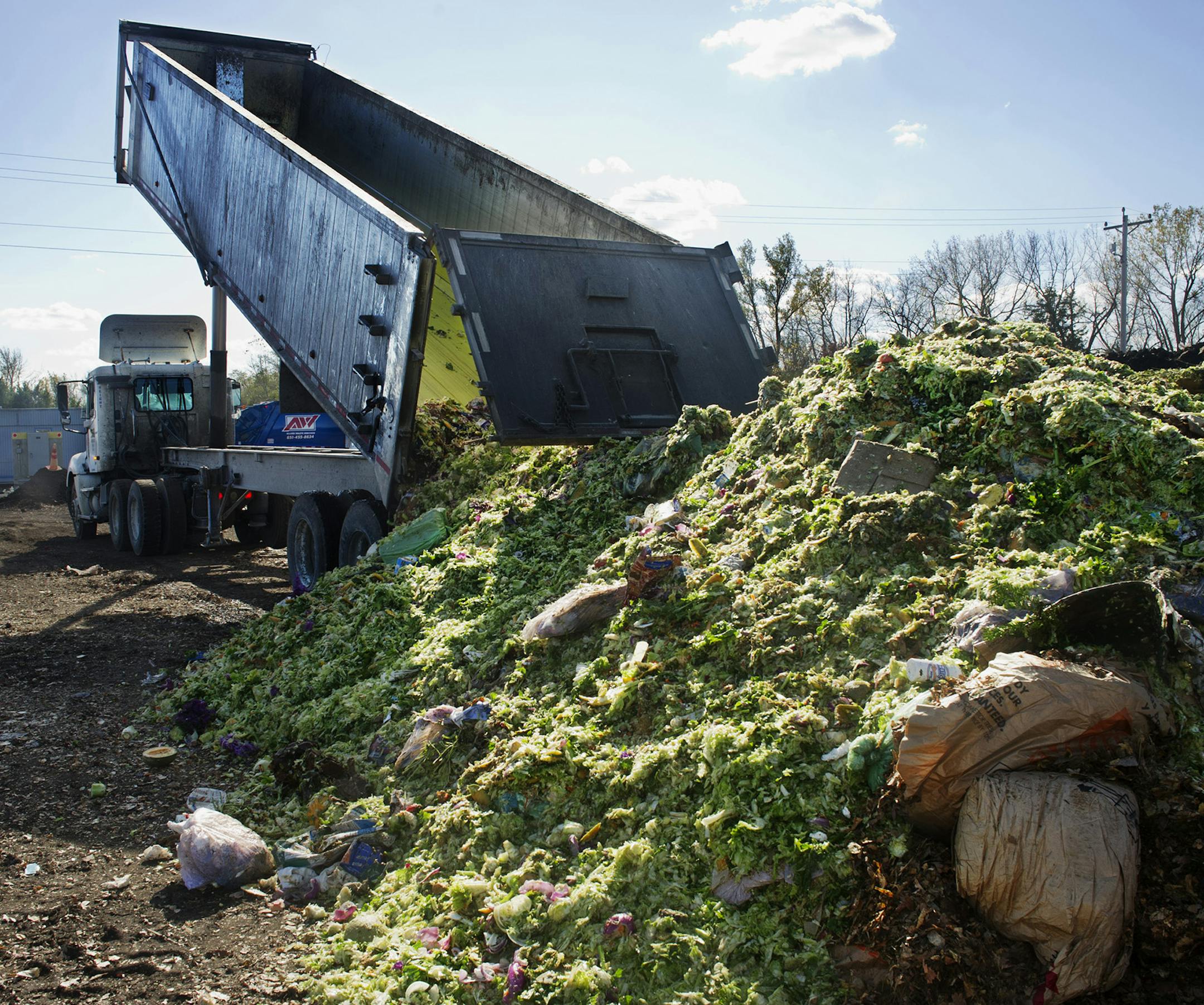 DAVID BREWSTER ¬• dbrewster@startribune.com Wednesday 10/13/10 Rosemount A company that got its start with a pilot composting project at the Minnesota Landscape Arboretum has moved into residential composting service, offering pickup in several Carver County cities and part of Scott County. ] A semi-truck load of food waste organics from commercial food processors is dumped at the Rosemount facility of the Mulch store. The lettuce, onions, cucumbers, and other food waste will be comb
