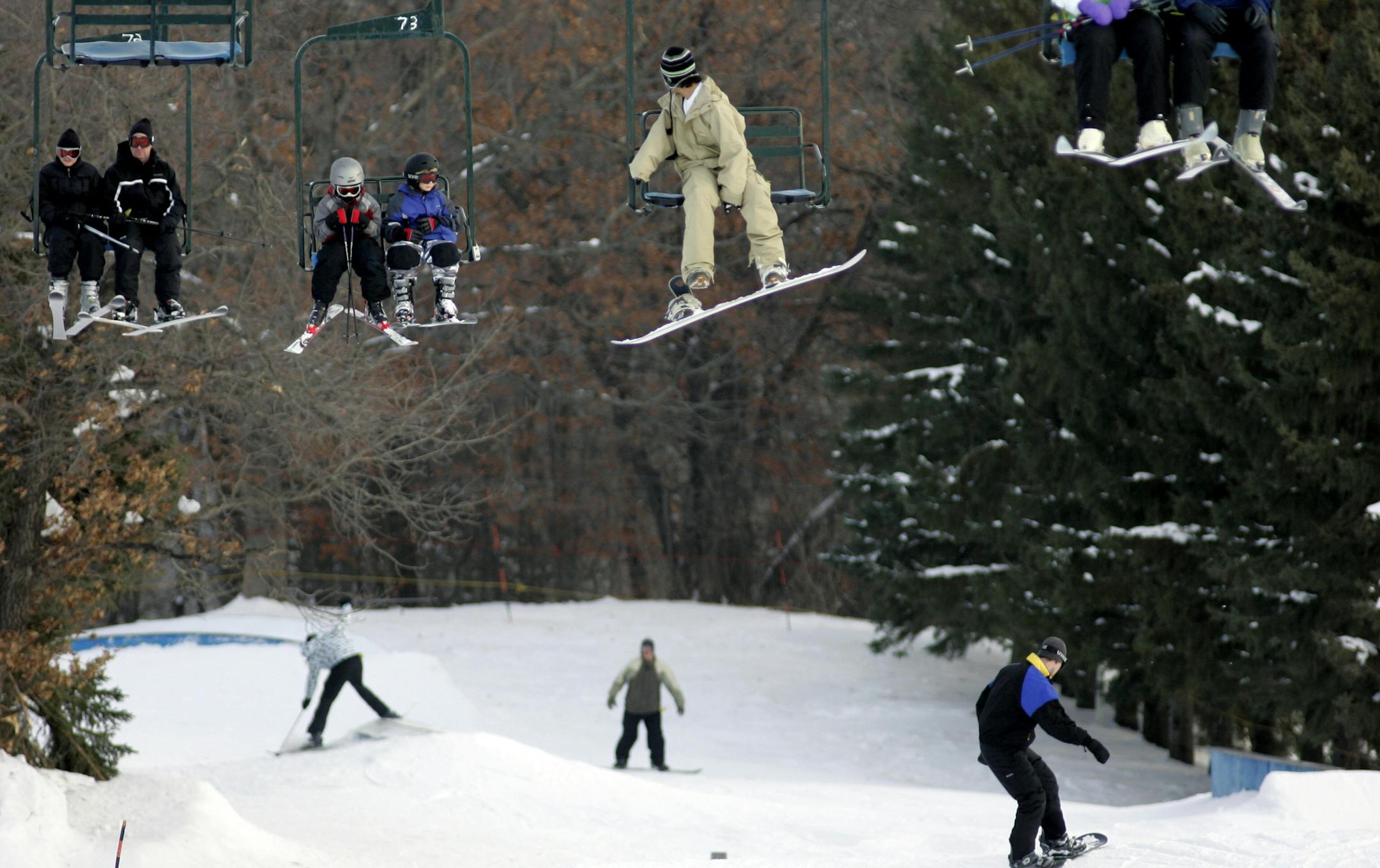 JEFFREY THOMPSON &#xef; jthompson@startribune.com Hastings, MN - Jan. 4, 2008 - 00001093A] Chairlifts and runs were busy at Afton Alps Friday, Jan. 4, 2008. ORG XMIT: MIN2012120616530424