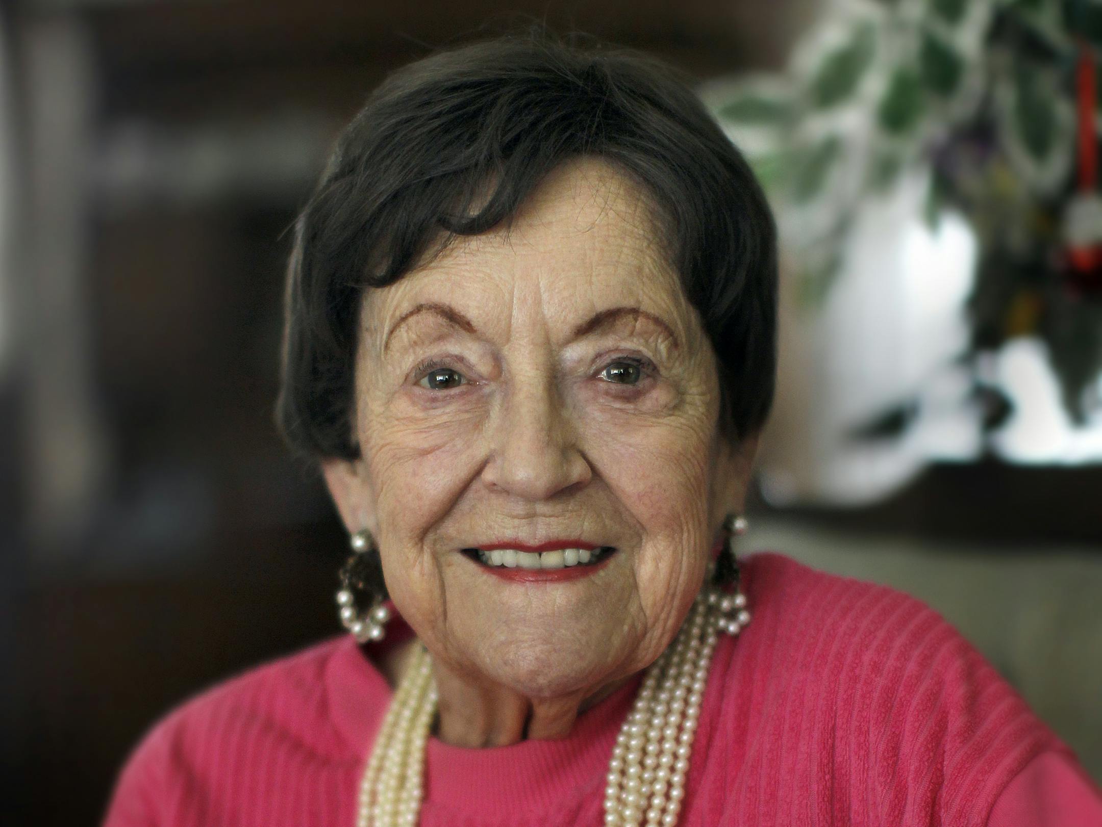 Jeanne Arland Peterson, a music legend in the Twin Cities/USA and Matriarch of 5 talented musical kids, in her home on her 90th Birthday. ] TOM WALLACE &#x2022; twallace@startribune.com __Assignments #20019300A_ August 16, 2011_ SLUG: peterson0820_ EXTRA INFORMATION: Jeanne Arland Peterson a music legend in the Twin Cities/USA and Matriarch of 5 talented musical family, turned 90 Tuesday. Named (CQ) from the internet and card from her home
