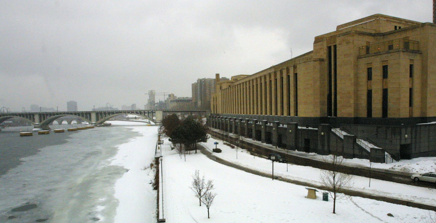 The downtown Minneapolis post office, photographed from the Hennepin Avenue Bridge in 2004, was designed to serve as a wall between the city and the gritty banks of the Mississippi River.