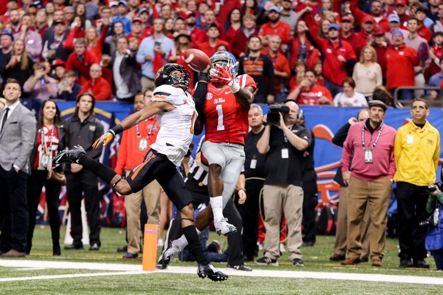 Laquon Treadwell (1) catches a touchdown pass in the Sugar Bowl.