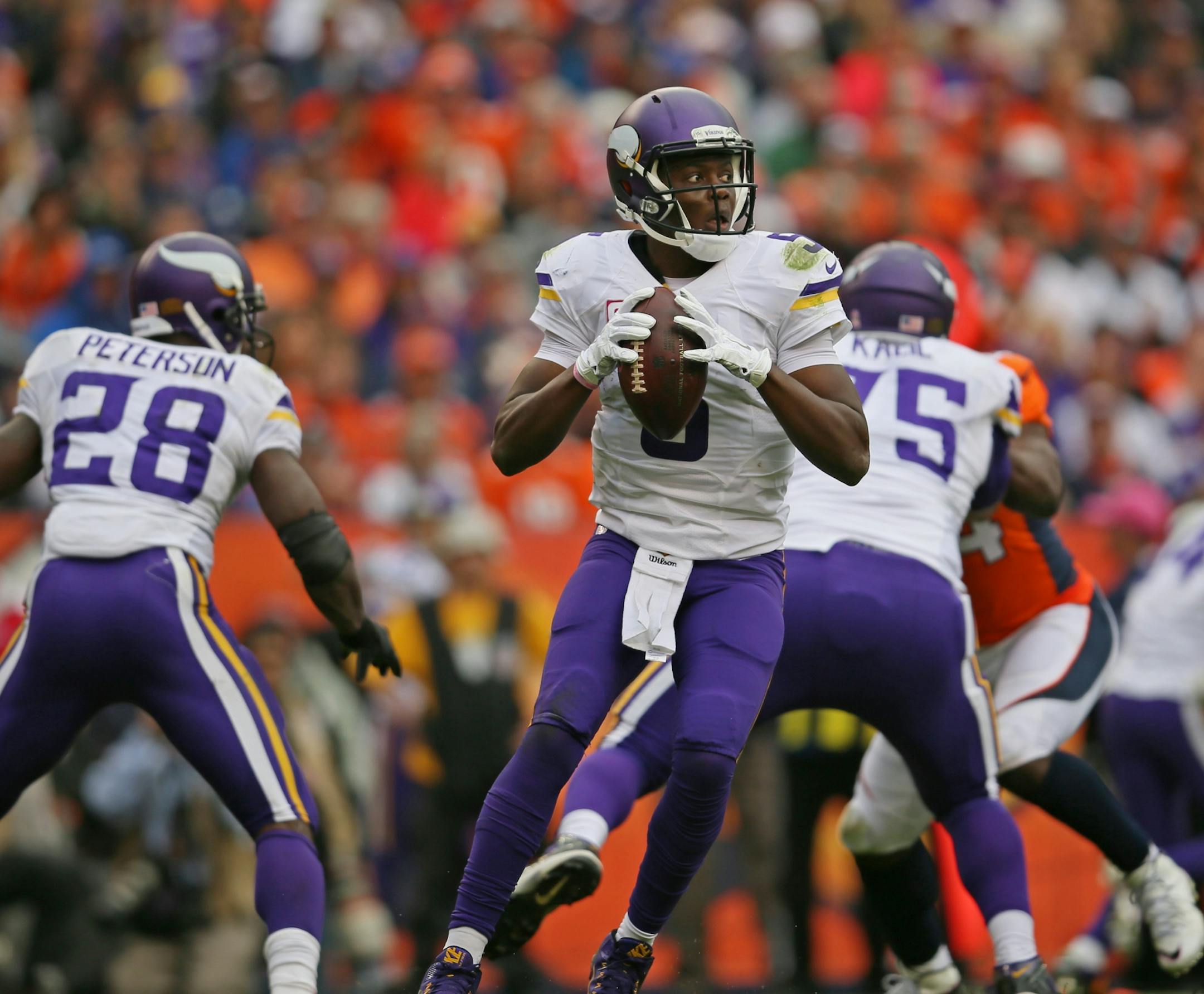 Vikings quarterback Teddy Bridgewater looked downfield in the third quarter against the Broncos on Sunday.