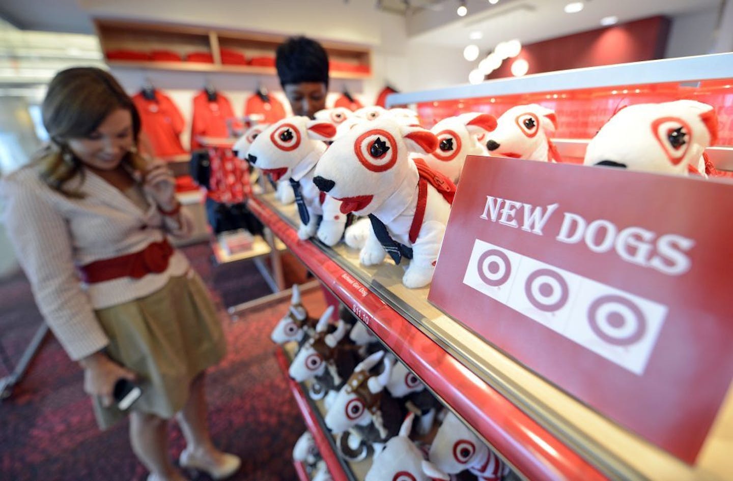 Shoppers empty shelves at Target s Canada stores