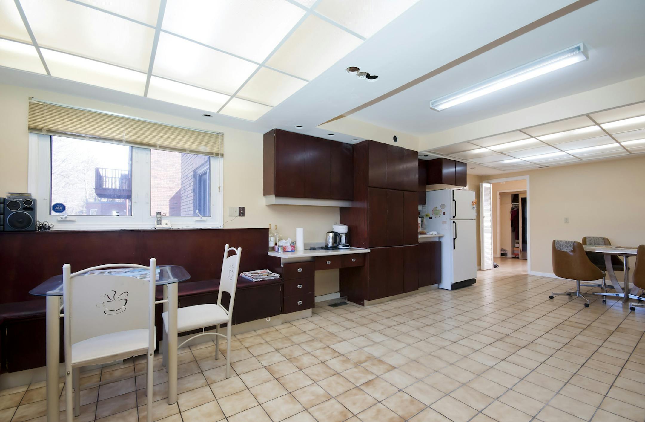 SH12I107CANDICETELLSALL Sept. 17, 2012 -- Derrick and Anita wanted to change everything in their 1980s kitchen. (SHNS photo courtesy HGTV) ORG XMIT: MIN1211281150150910