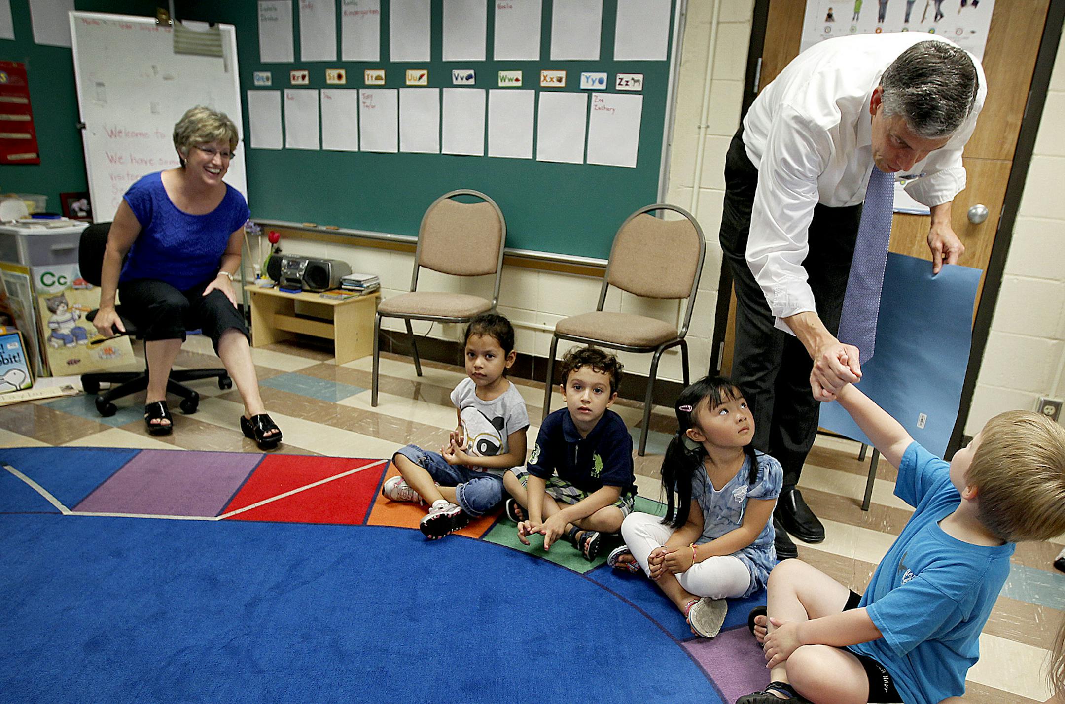 Education Secretary Arne Duncan received a warm welcome from Jody Bohrer's Kindersprouts including a high-five from student Braeden Yates, cq, at Pond Early Childhood Center, Tuesday, July 16, 2013 in Minneapolis, MN. (ELIZABETH FLORES/STAR TRIBUNE) ELIZABETH FLORES &#x2022; eflores@startribune.com