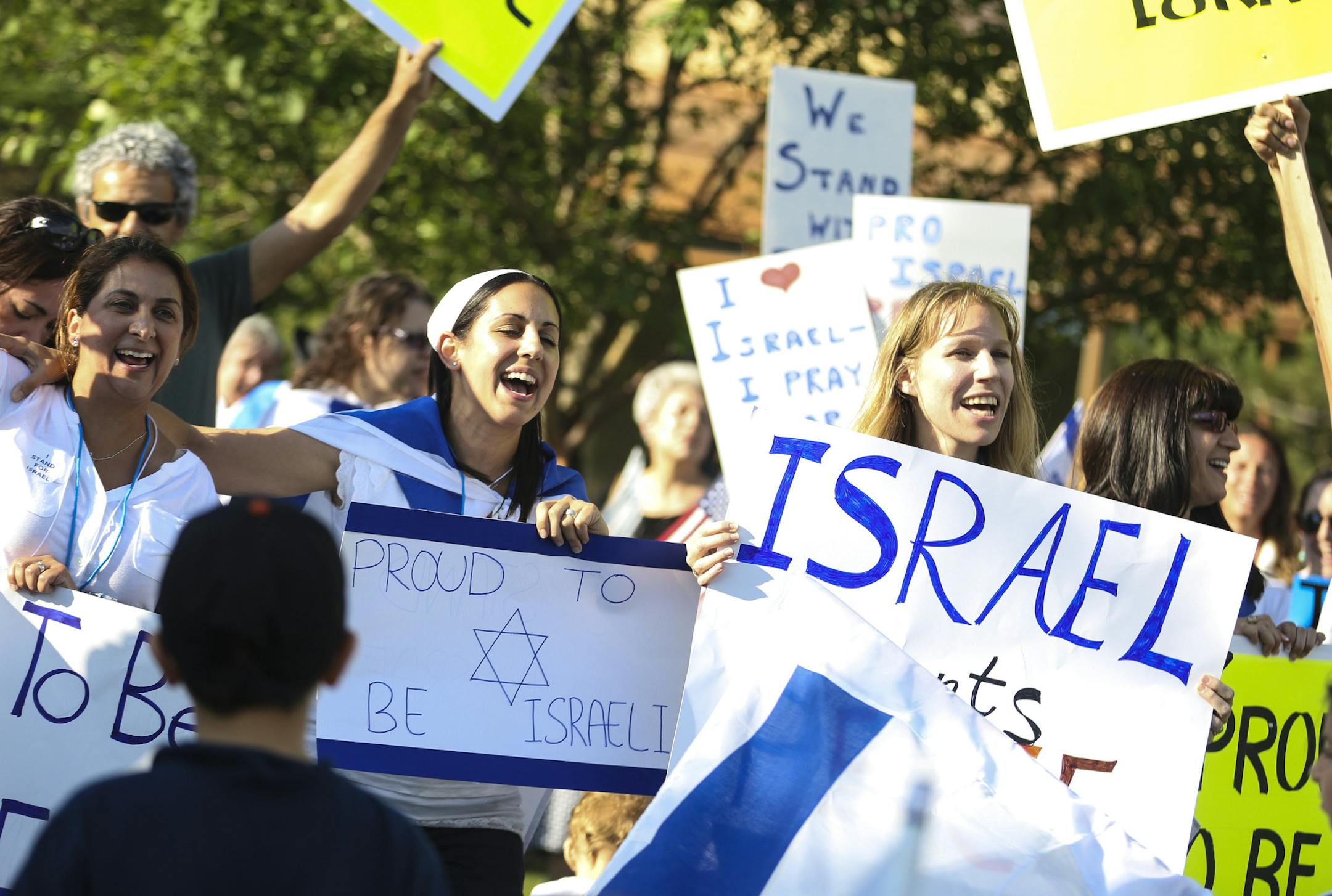 A group of more than 100 people, who were mostly pro-Israel, rallied outside the synagogue to call for peace and solidarity in the Middle East.