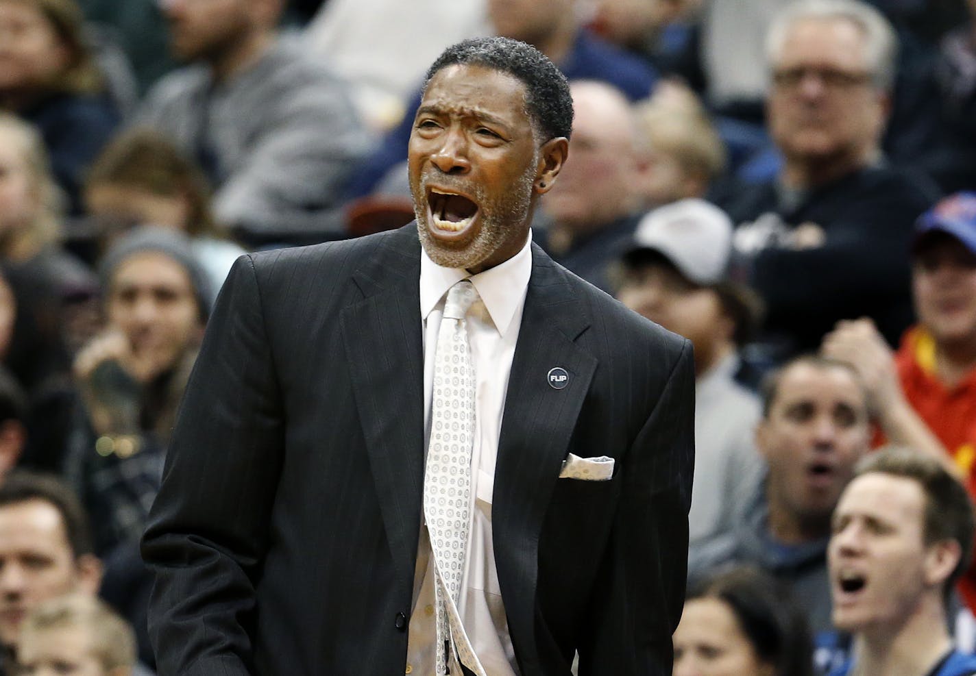 Minnesota Timberwolves interim head coach Sam Mitchell reacted to a call in the fourth quarter. ] CARLOS GONZALEZ &#xef; cgonzalez@startribune.com - January 17, 2016, Minneapolis, MN, Target Center, NBA, Minnesota Timberwolves vs. Phoenix Suns