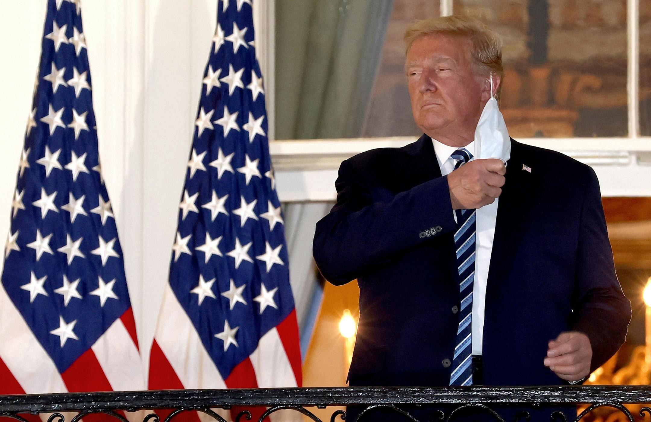 U.S. President Donald Trump removes his mask upon return to the White House from Walter Reed National Military Medical Center on Oct. 5, 2020 in Washington, D.C. Trump spent three days hospitalized for coronavirus. (Win McNamee/Getty Images/TNS) ORG XMIT: 1826371