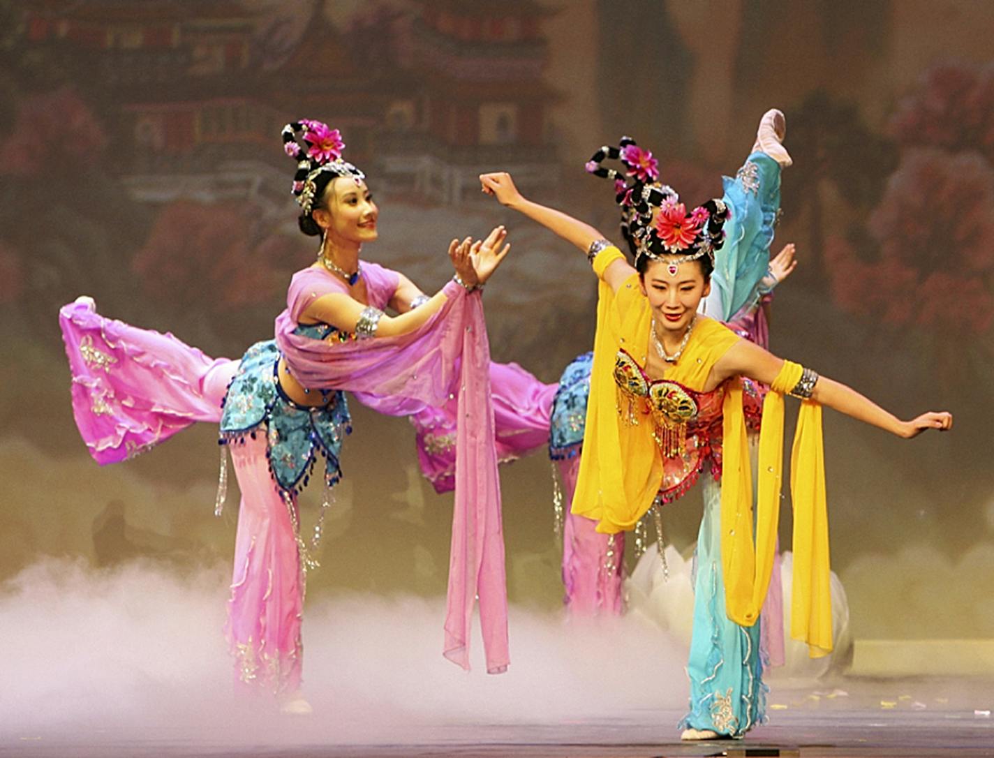 In this photo released by Shen Yun Performing Arts, Cindy Liu, left and Michelle Ren, perform a classical Chinese dance celebrating "The Year of the Tiger," during their first show at Radio City Music Hall in New York, Saturday, Feb. 13, 2010. The company will appear at Radio City Music Hall through Sunday, Feb. 21. (AP Photo/Shen Yun Performing Arts) **NO SALES** ORG XMIT: NYR104