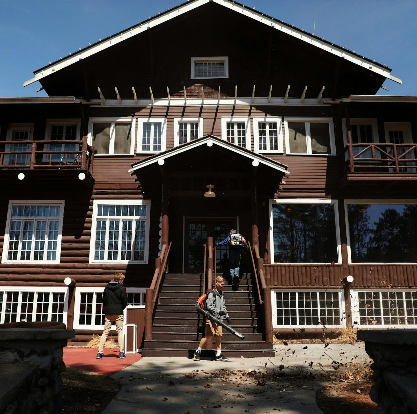 Workers used leaf blowers to clear the sidewalks at Grand View Lodge. ] ANTHONY SOUFFLE &#xef; anthony.souffle@startribune.com Thomas Juliano, CEO of hospitality at Cote Family Companies, and Grand View Lodge general manager Mark Ronnei, who has overseen the property for three decades, toured construction of the expansion sites at the resort Wednesday, April 25, 2018 in Nisswa, Minn. The $30 million expansion to Grand View Lodge and a pair of sister properties will include a children's programmi