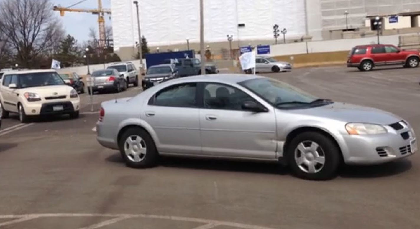 Two of the cars in the convoy of liquor activists left the State Capitol on Sunday headed for Wisconsin sporting white-and-green flags.