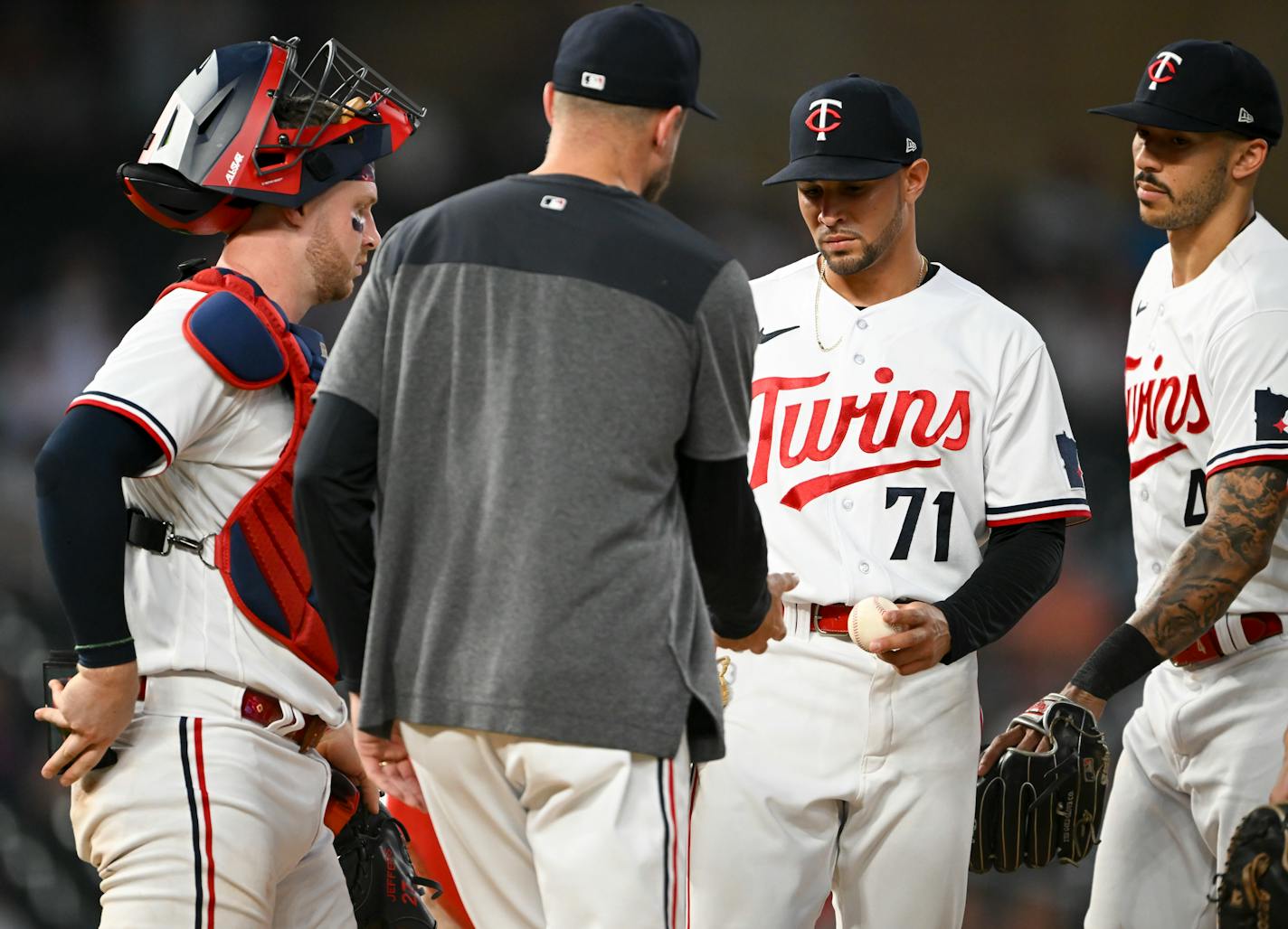 Twins relief pitcher Jovani Moran hands the ball to manager Rocco Baldelli after giving up a pair of walks and a double to the Mariners in the top of the eighth inning.