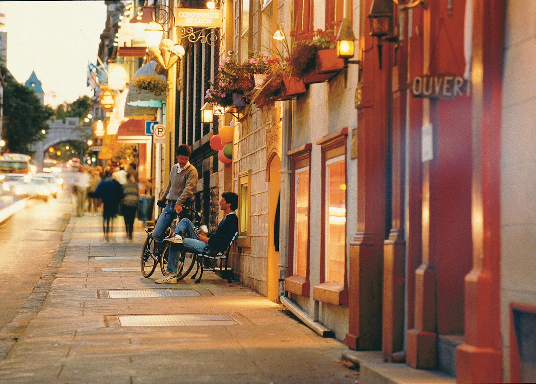 Popular with shoppers and strollers, rue Saint-Louis (Saint Louis Street) is one of the grandest streets in Old Quebec, not far from the old city walls.