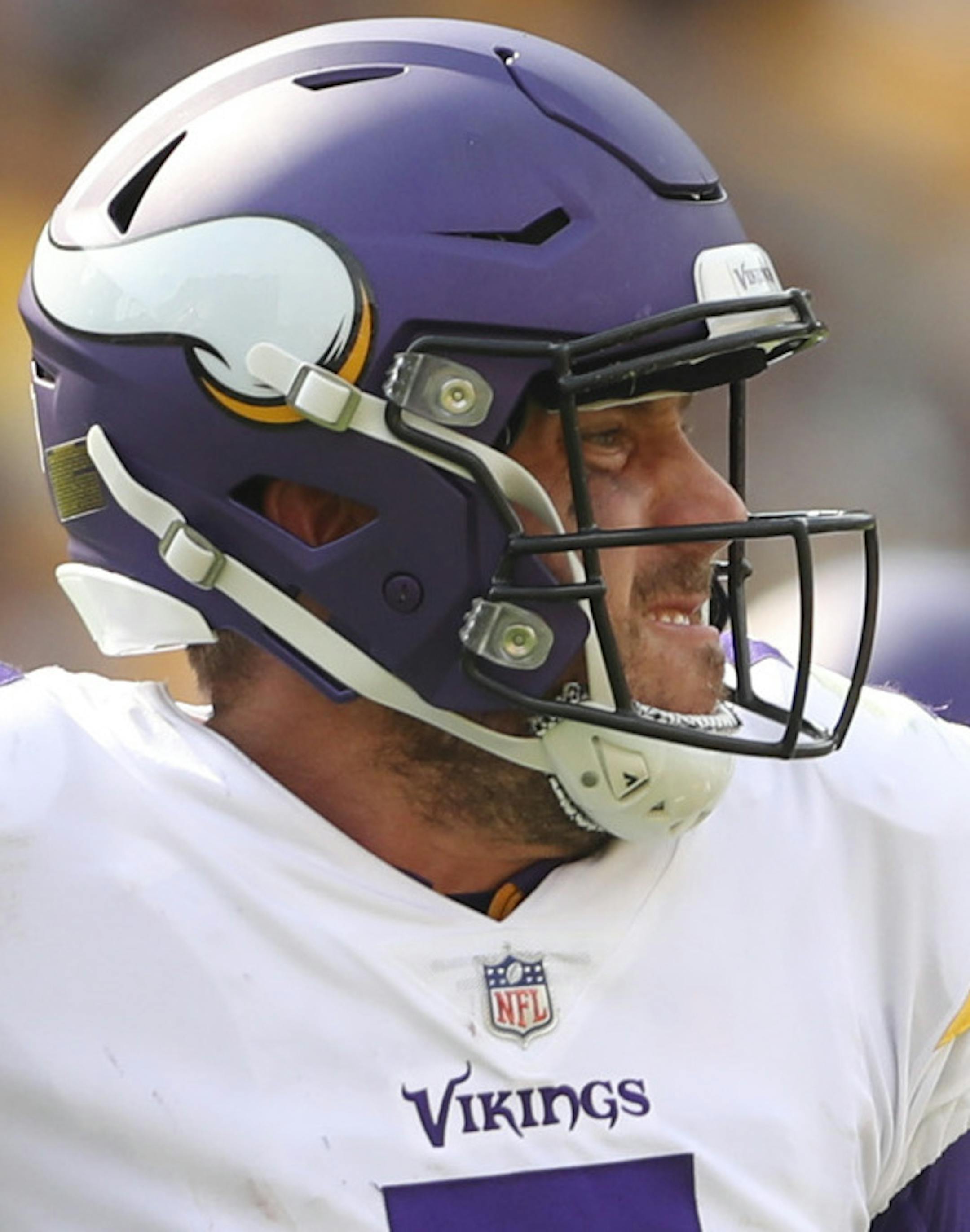 Minnesota Vikings quarterback Case Keenum got ready to throw an incomplete pass while being pressured by Pittsburgh Steelers inside linebacker Vince Williams (98) in the fourth quarter. ] JEFF WHEELER ï jeff.wheeler@startribune.com The Minnesota Vikings lost 26-9 to the Pittsburgh Steelers in an NFL football game Sunday afternoon, September 17, 2017 at Heinz Field in Pittsburgh.