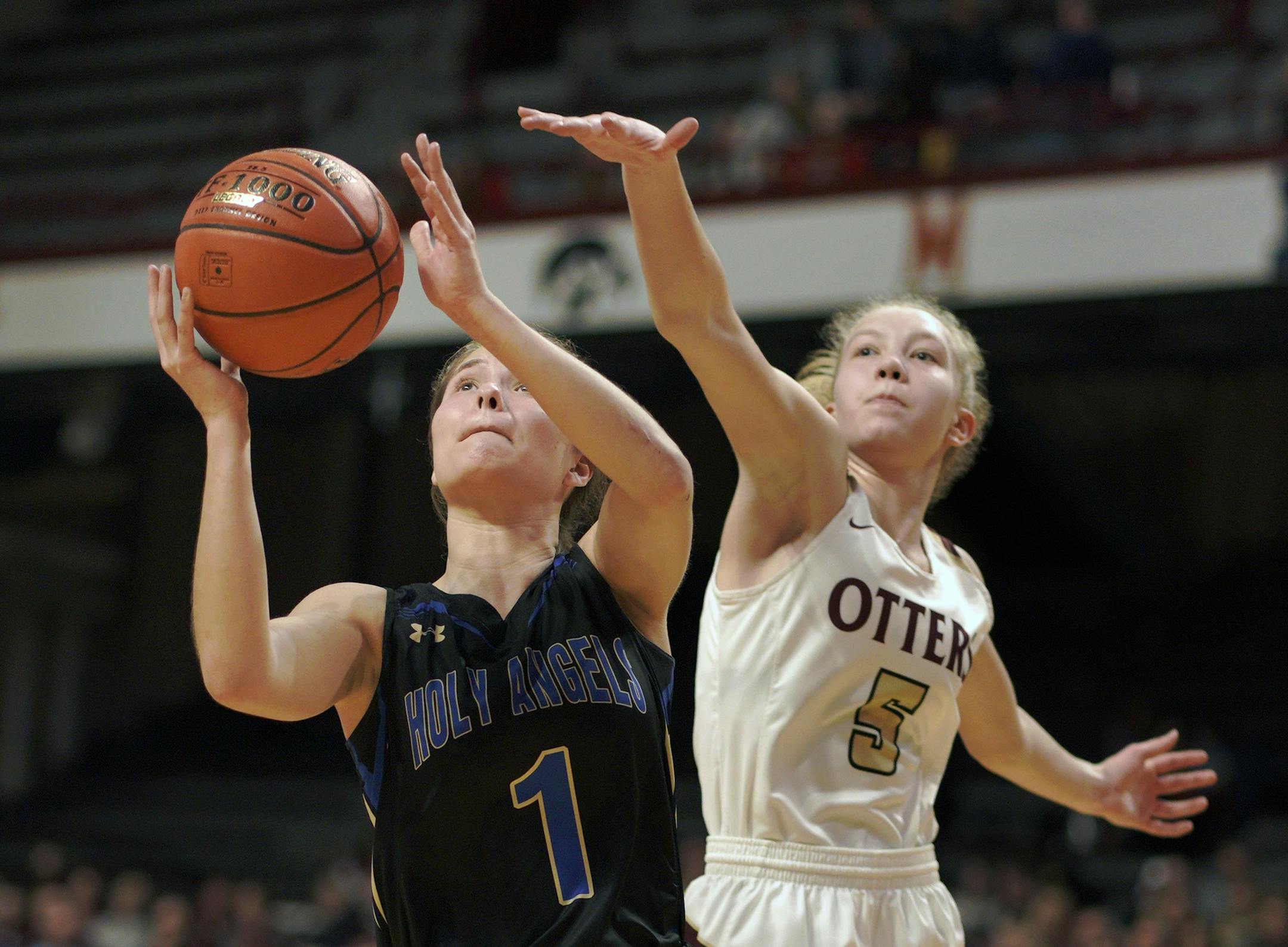 Class 3A girls' basketball quarterfinals - Holy Angels held off Fergus Falls with a one point 58-57 victory Wednesday afternoon. Here, Holy Angels Francesca Vascellaro drives to the basket under the reach of Fergus Falls Ellie Colbeck. ]
brian.peterson@startribune.com
Minneapolis, MN Wednesday, March 13, 2019
