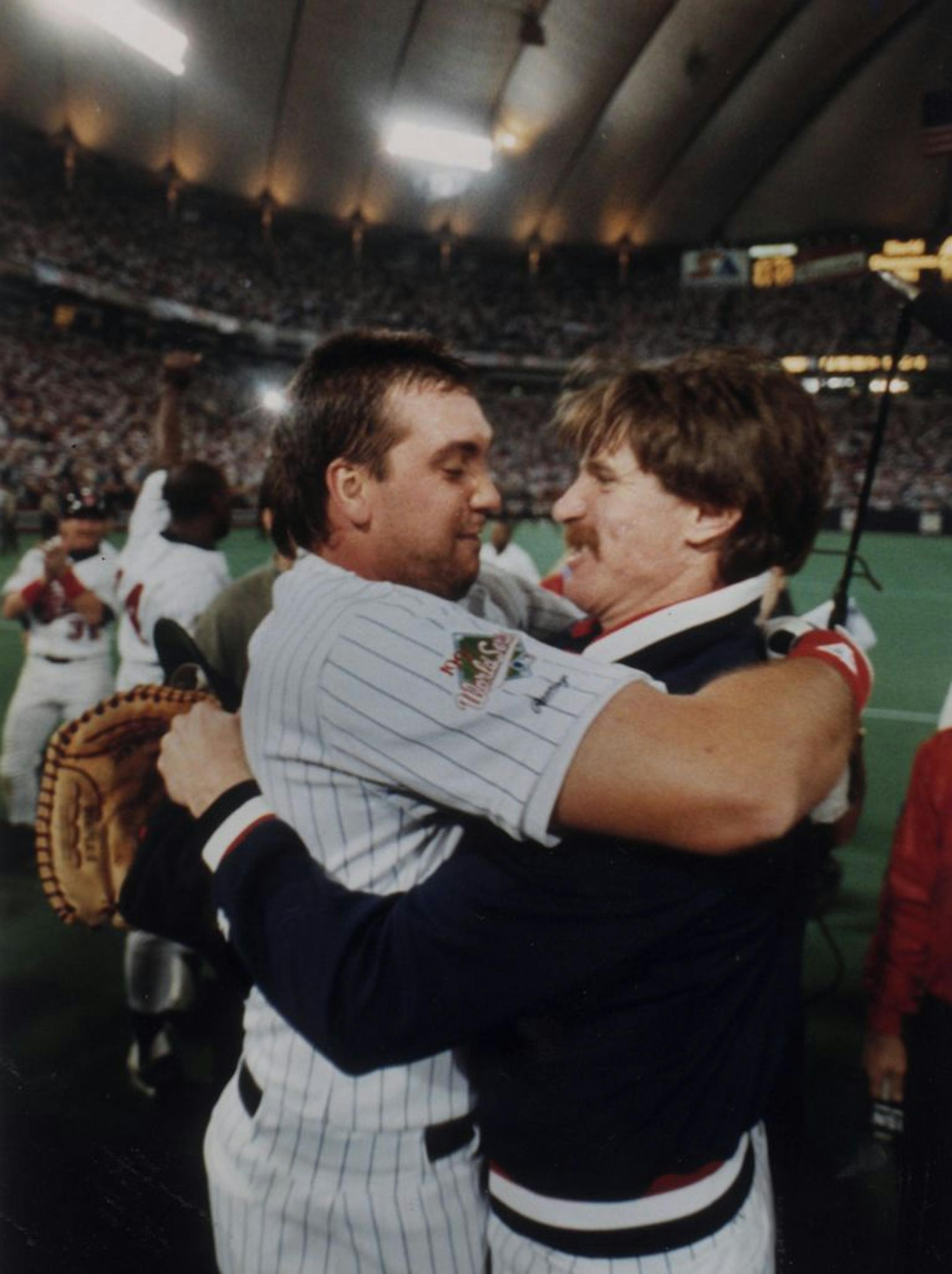 Kent Hrbek and Jack Morris hug after winning the 1991 World Series