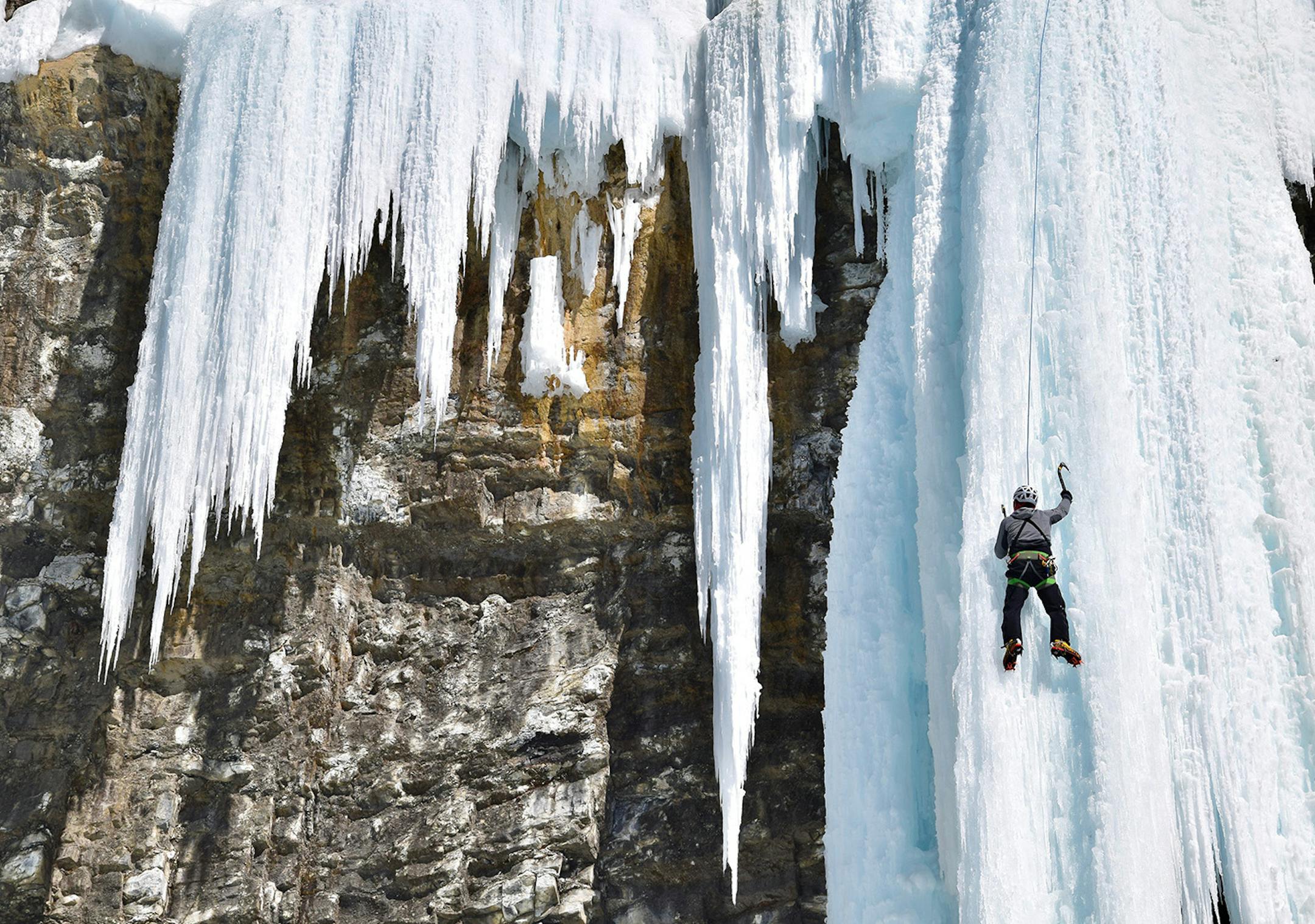 Maintaining a triangular body formation is key for novice ice climbers. (Mark Johanson/Chicago Tribune/TNS)