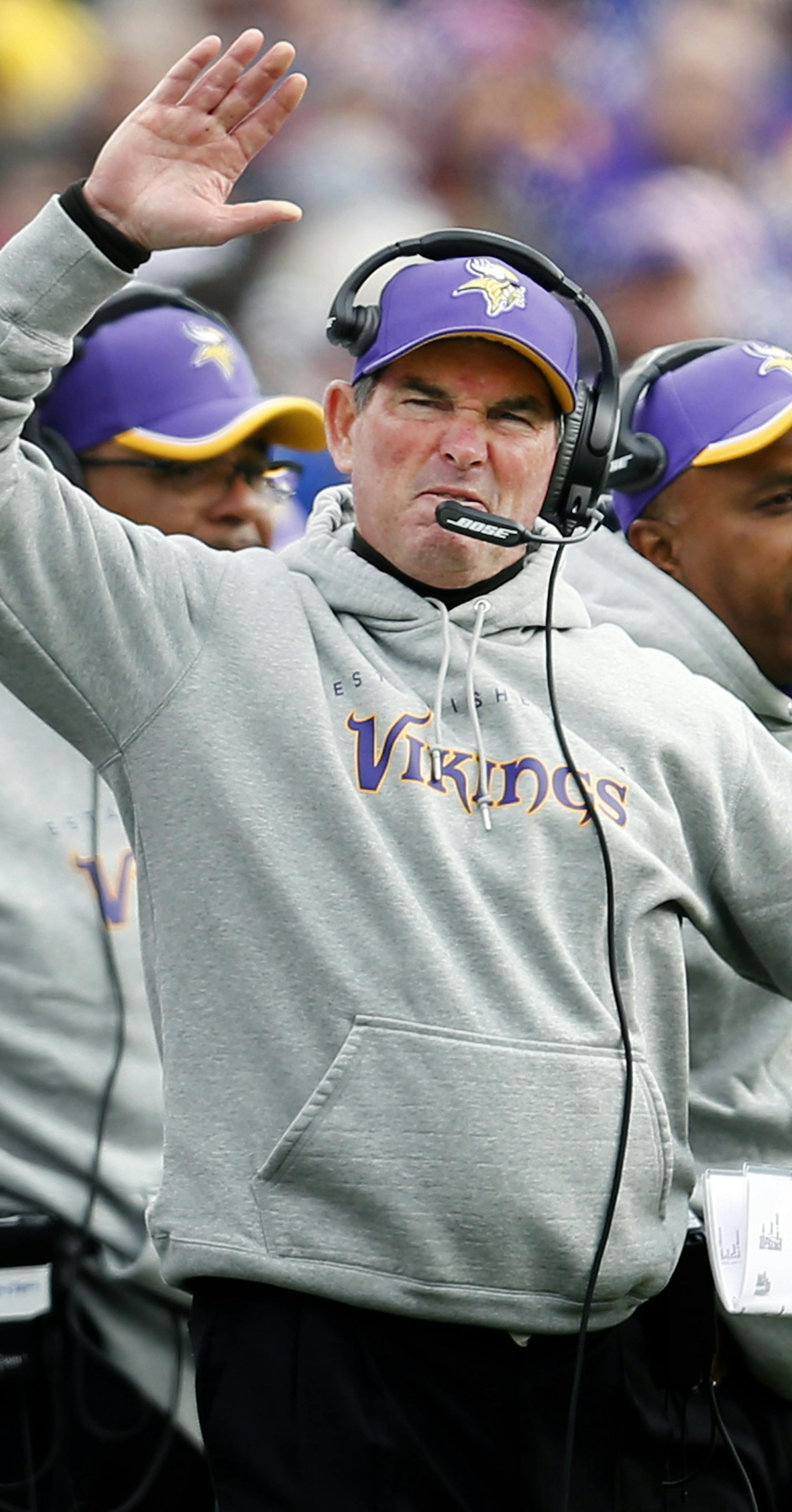 Minnesota Vikings head coach Mike Zimmer was displease with a ruling by the referees in the first quarter. Buffalo beat Minnesota by a final score of 17-16. ] CARLOS GONZALEZ cgonzalez@startribune.com - October 19, 2014 , Orchard Park, NY, Ralph Wilson Stadium, NFL, Minnesota Vikings vs. Buffalo Bills