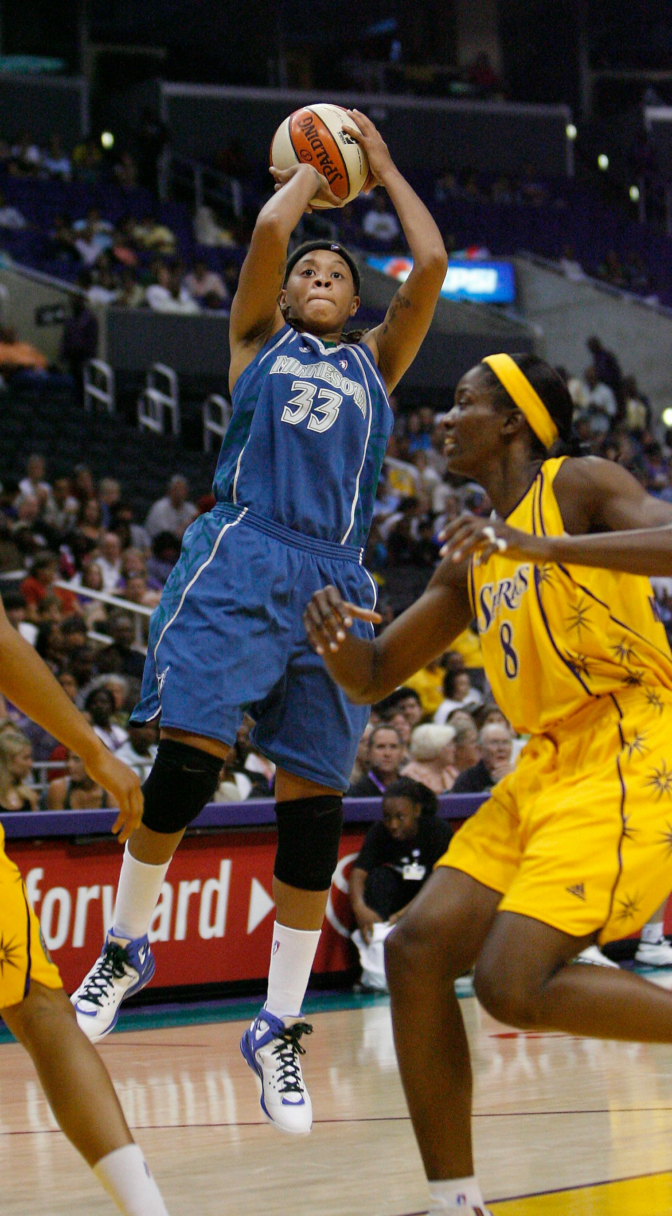 Minnesota Lynx's Seimone Augustus led the Lynx to victory in Los Angeles with 29 points Thursday.