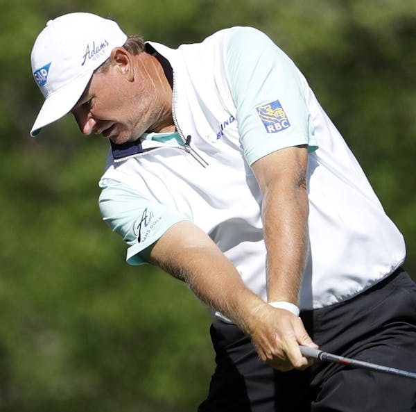 Ernie Els, South Africa, tees off on the 12th hole during the first round of the Masters golf tournament Thursday, April 7, 2016, in Augusta, Ga. (AP 