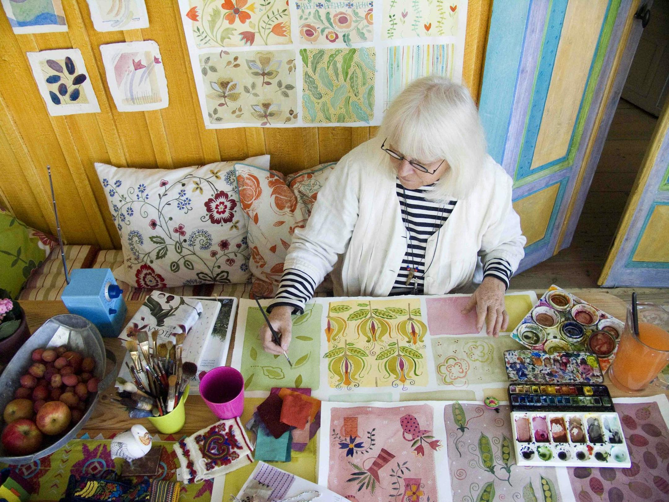 Gudrun Sjödén's art school training focused on freehand drawing and painting.