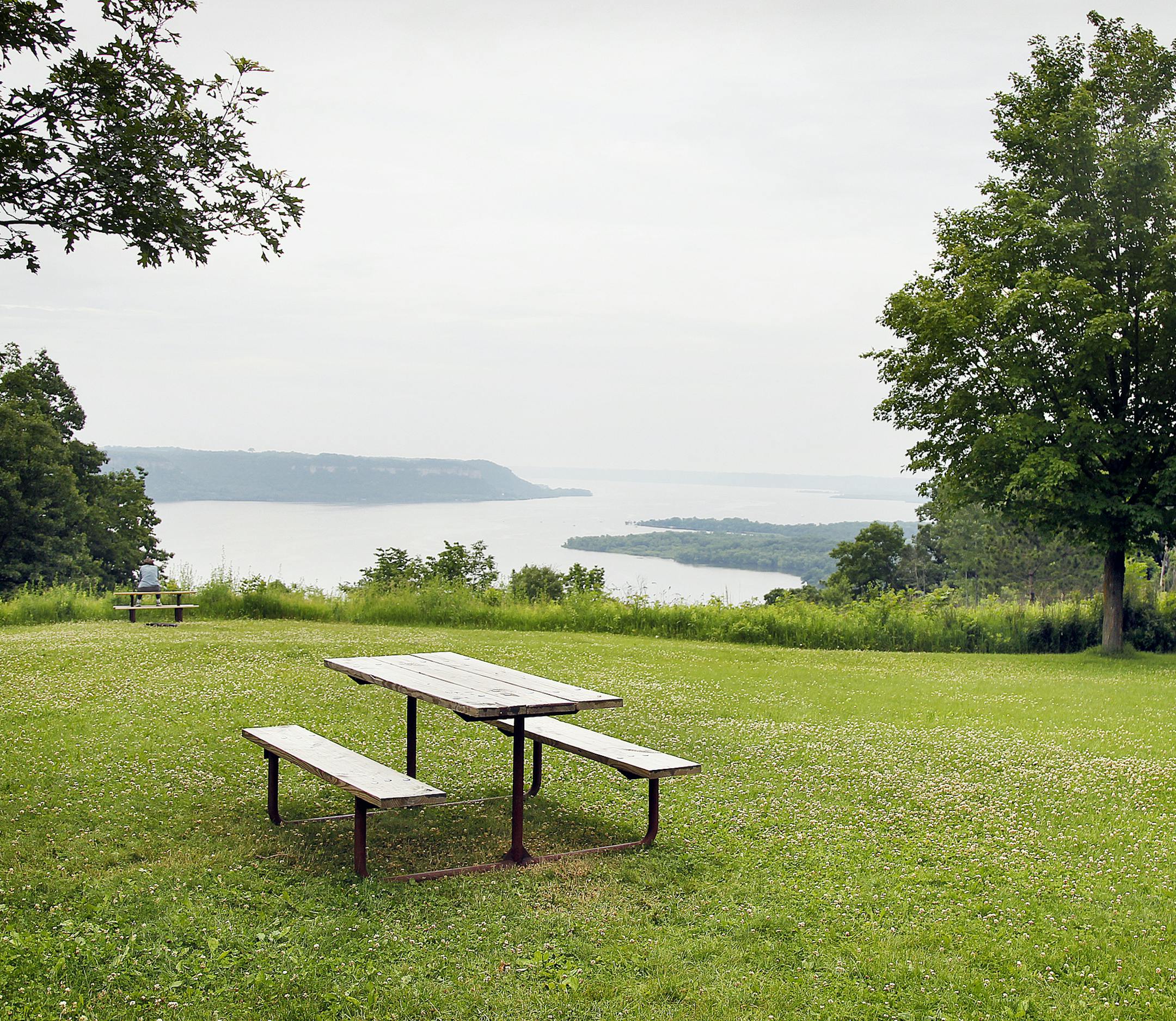The Southeast of Minnesota is a taste extra by Rick Nelson stopping at least 25 places along his path. Frontenac State Park, Frontenac, Minn. The most breathtaking picnic grounds in MN.] TOM WALLACE &#x201a;&#xc4;&#xa2; twallace@startribune.com __Assignments #20018615A_ June 27, 2011_ SLUG: rn0707_ EXTRA INFORMATION