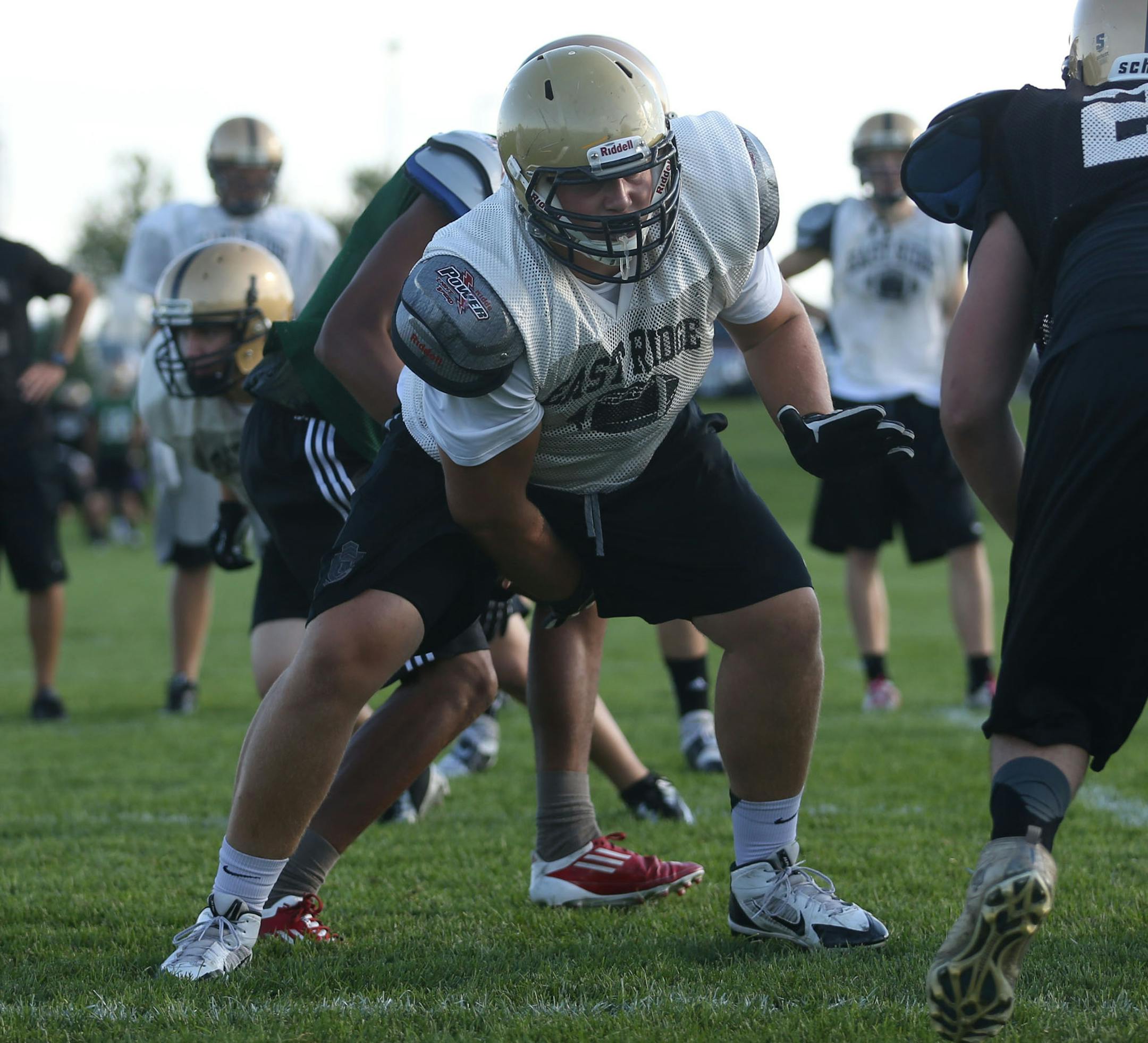 East Ridge center J.C. Hassenhauer hiked the ball during practice in Woodbury, Wednesday September 11, 2013. ] (KYNDELL HARKNESS/STAR TRIBUNE) kyndell.harkness@startribune.com