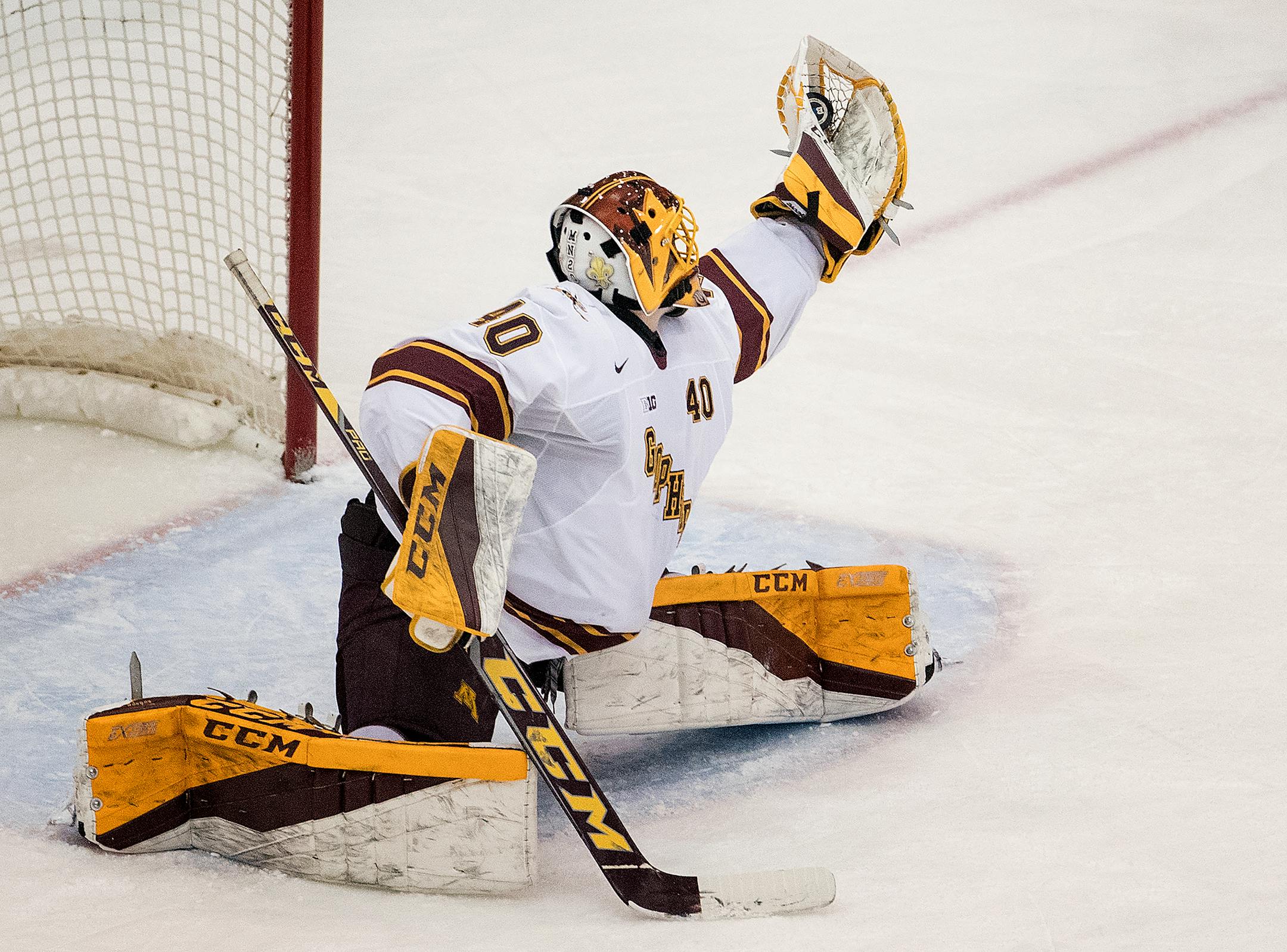 Gophers goalie Mat Robson (40) made a glove save in the second period Sunday. He made 34 stops in the Gophers' 2-0 victory over No. 1 St. Cloud State. ] CARLOS GONZALEZ � cgonzalez@startribune.com - January 7, 2018, Minneapolis, MN, Mariucci Arena, NCAA Hockey, University of Minnesota Gophers vs. St. Cloud State Huskies