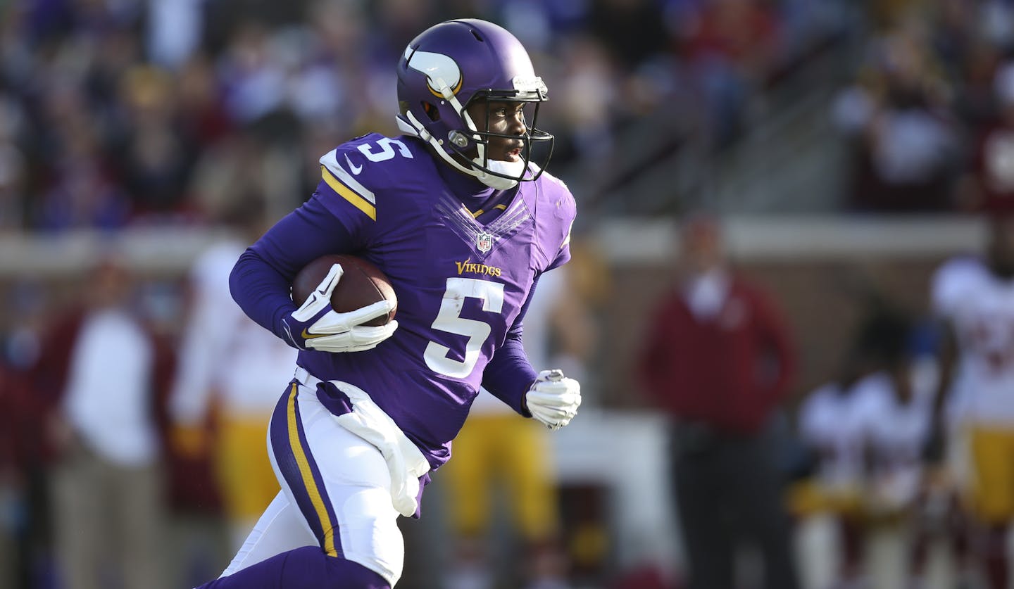 Teddy Bridgewater scrambled for a three yard gain and a first down in the fourth quarter Sunday at TCF Bank Stadium. ] JEFF WHEELER &#x201a;&#xc4;&#xa2; jeff.wheeler@startribune.com The Minnesota Vikings defeated the Washington Redskins 29-26 at TCF Bank Stadium Sunday afternoon November 2, 2014.