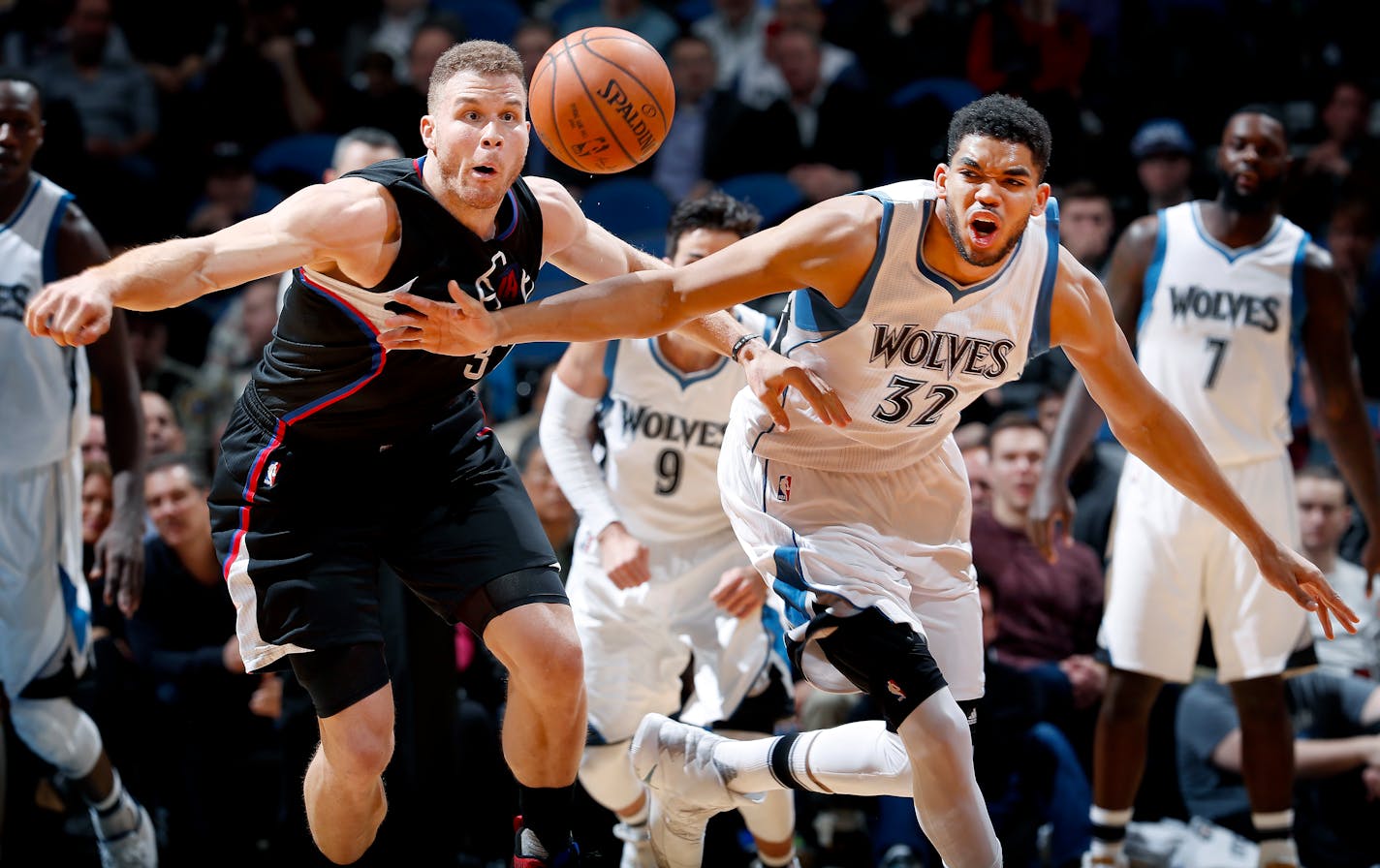 Blake Griffin (32) and Karl Anthony Towns (32) fought for a loose ball in the second quarter. ] CARLOS GONZALEZ � cgonzalez@startribune.com - March 8, 2017, Minneapolis, MN, Target Center, NBA Basketball, Minnesota Timberwolves vs. Los Angels Clippers