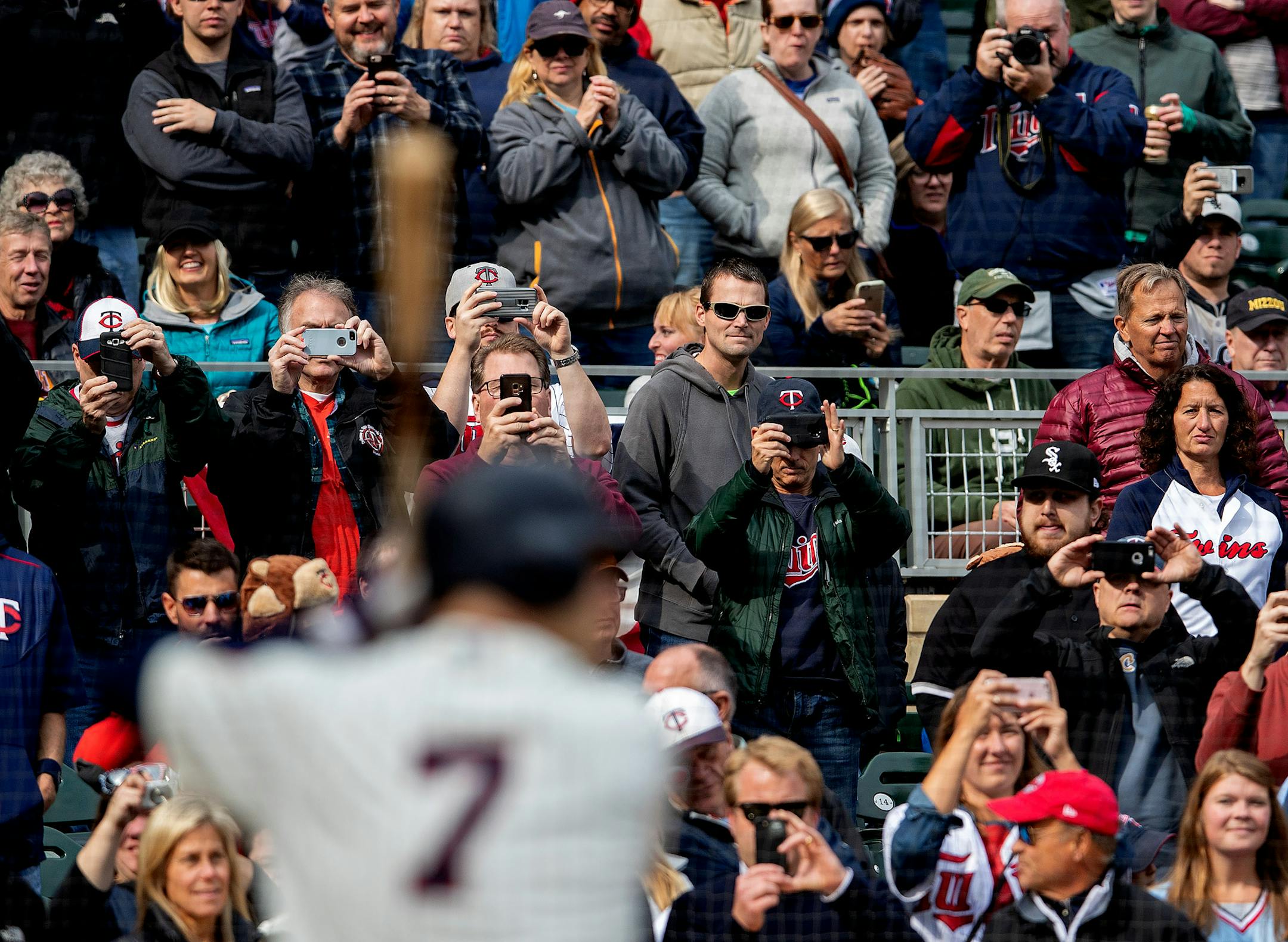 Fans stood and took photos during the first at bat for Joe Mauer. ] CARLOS GONZALEZ ï cgonzalez@startribune.com ñ September 30, 2018, Minneapolis, MN, Target Field, MLB, Minnesota Twins vs. Chicago White Sox