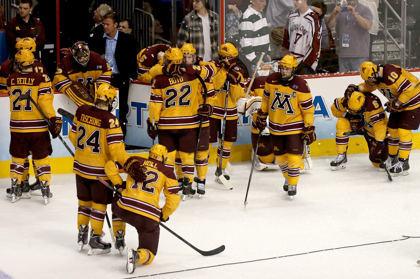 Minnesota Gophers reacted to their 7 to 4 loss against Union College at the Frozen Four Championship game at the Wells Fargo Center in Philadelphia, PA, Saturday, April 12, 2014. ] (ELIZABETH FLORES/STAR TRIBUNE) ELIZABETH FLORES ¥ eflores@startribune.com