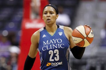 Lynx forward Maya Moore dribbled the ball up the court during Sunday's 77-69 loss to the Washington Mystics.