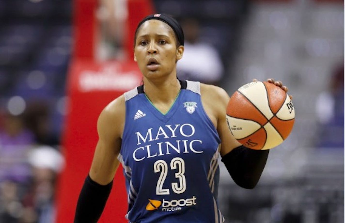 Lynx forward Maya Moore dribbled the ball up the court during Sunday's 77-69 loss to the Washington Mystics.